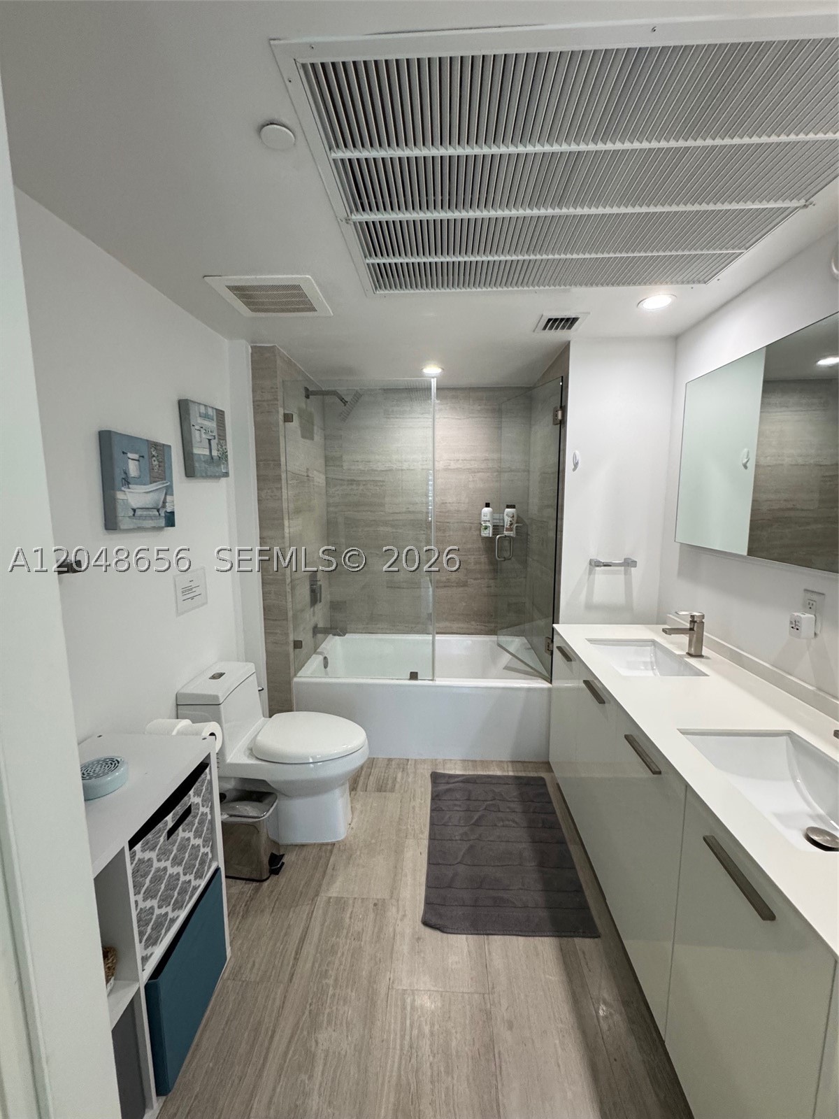 1300 Brickell Bay Dr #1701, Miami FL 33131