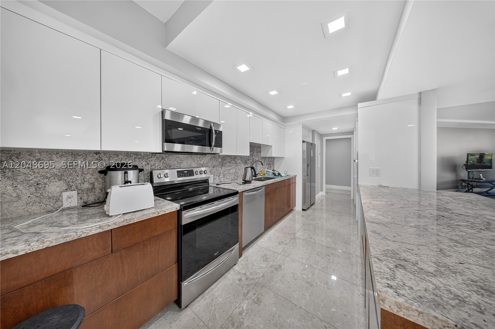 2800 Island Blvd #302, Aventura FL 33160