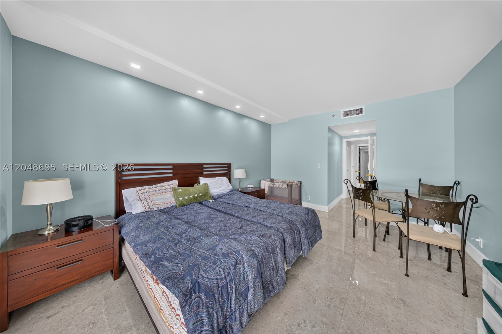 2800 Island Blvd #302, Aventura FL 33160