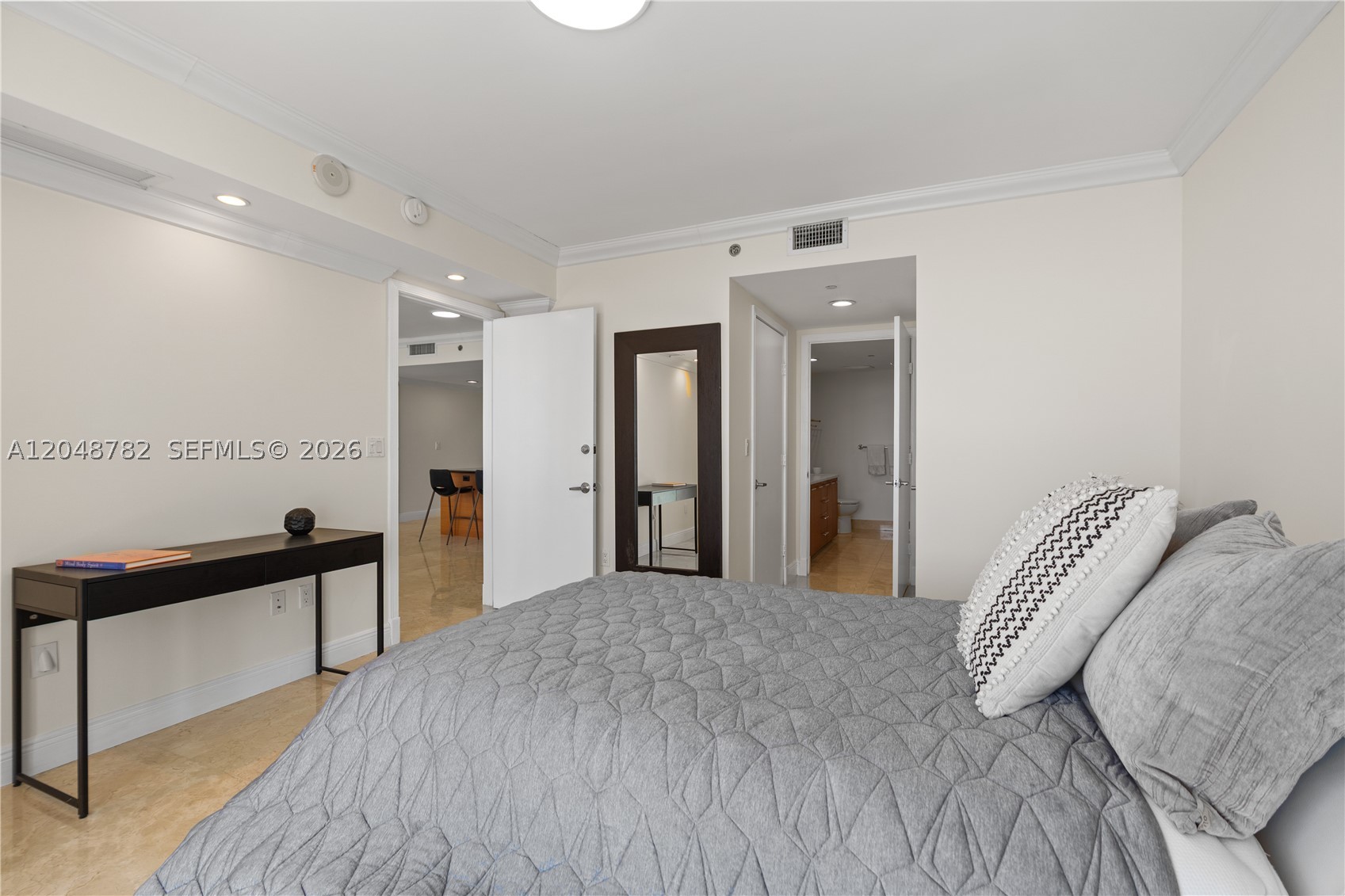50 Biscayne Blvd #5210, Miami FL 33132