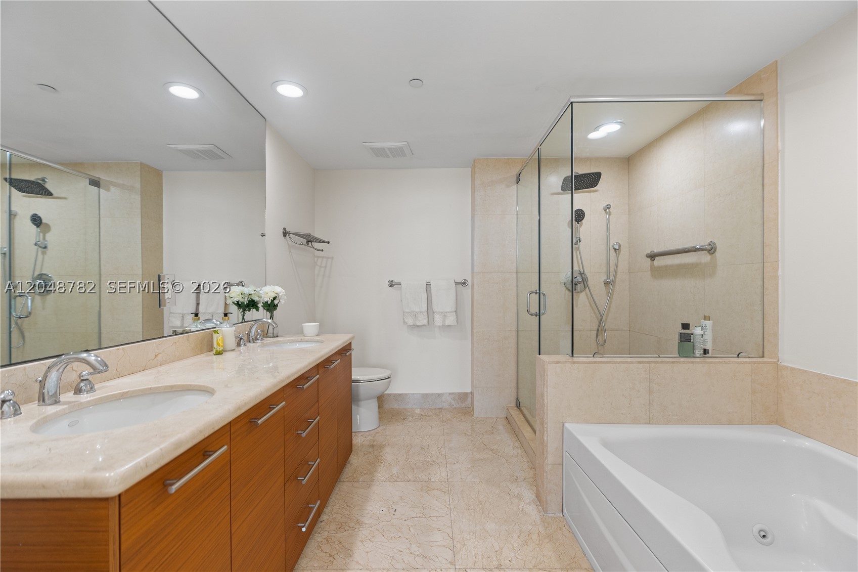 50 Biscayne Blvd #5210, Miami FL 33132