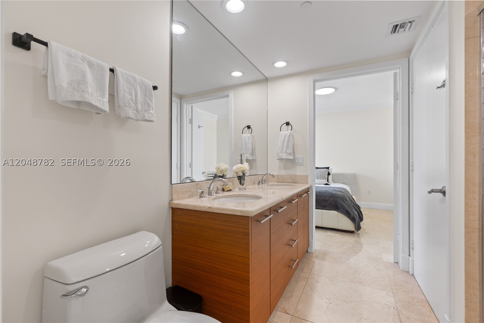 50 Biscayne Blvd #5210, Miami FL 33132