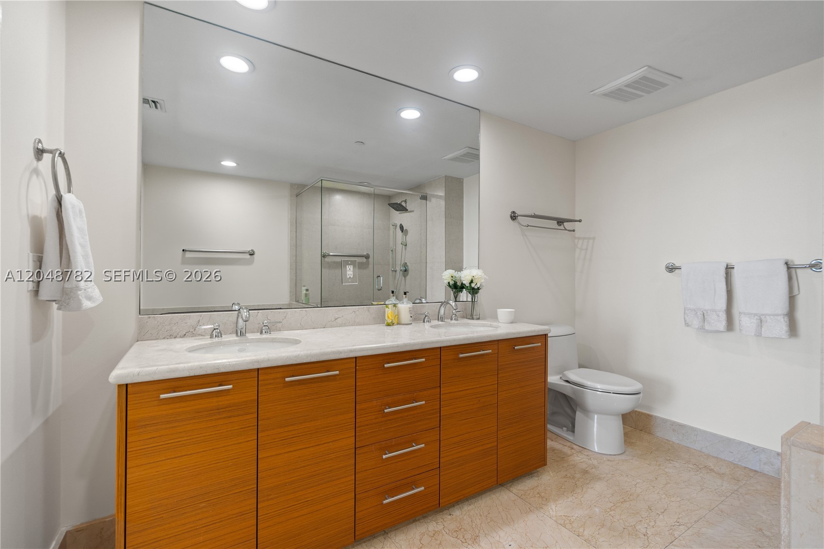 50 Biscayne Blvd #5210, Miami FL 33132