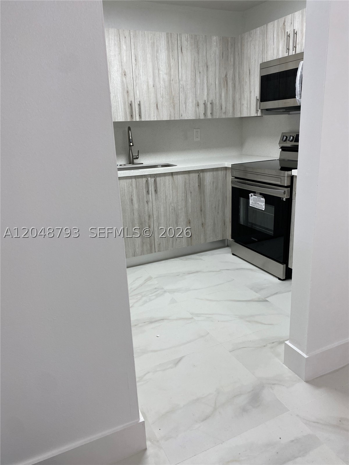 6190 W 19th Ave #206, Hialeah FL 33012