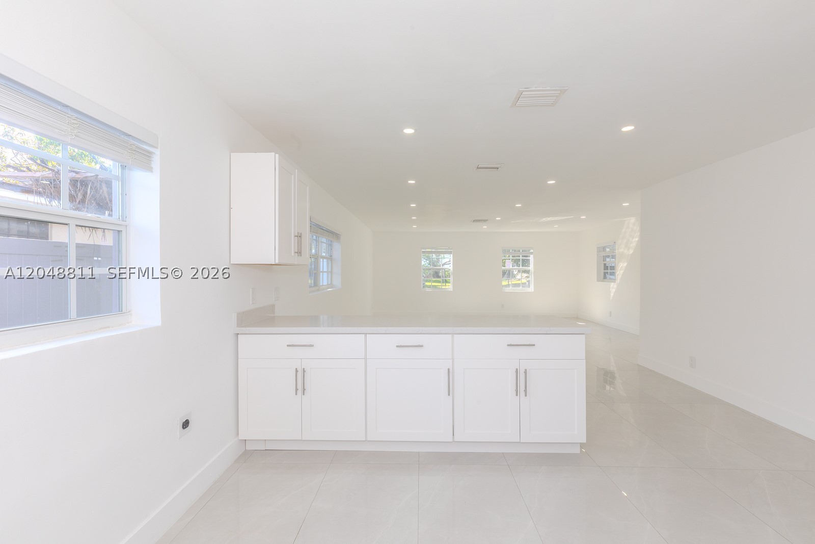 913 NE 2nd St, Hallandale Beach FL 33009