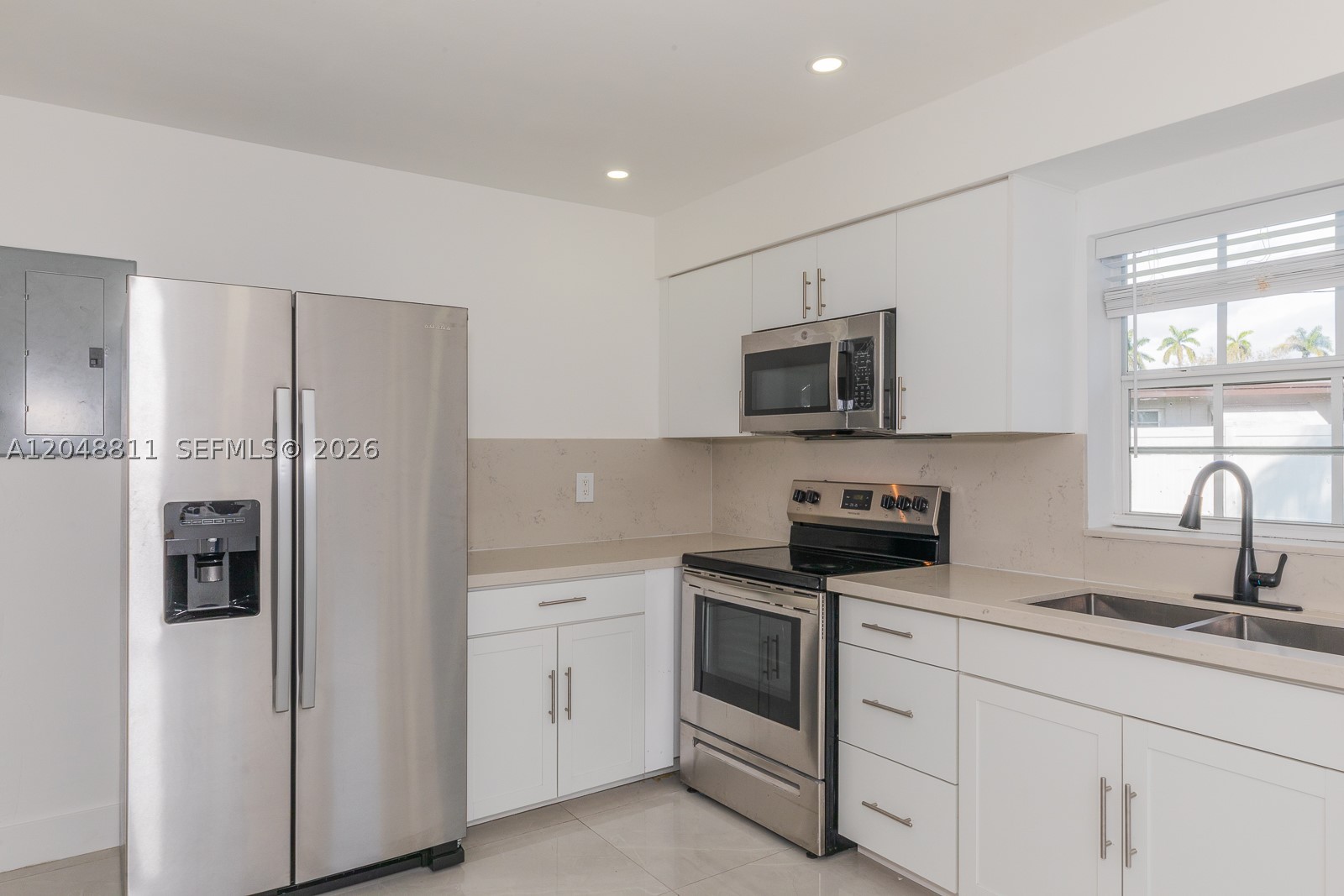 913 NE 2nd St, Hallandale Beach FL 33009