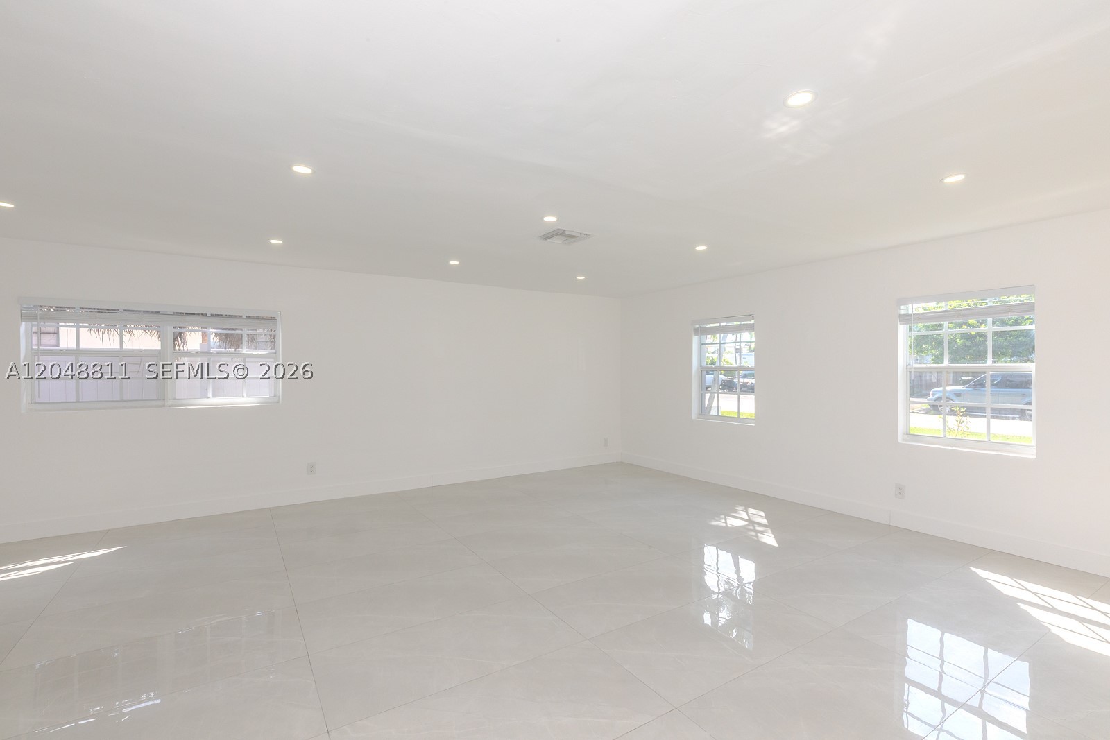 913 NE 2nd St, Hallandale Beach FL 33009