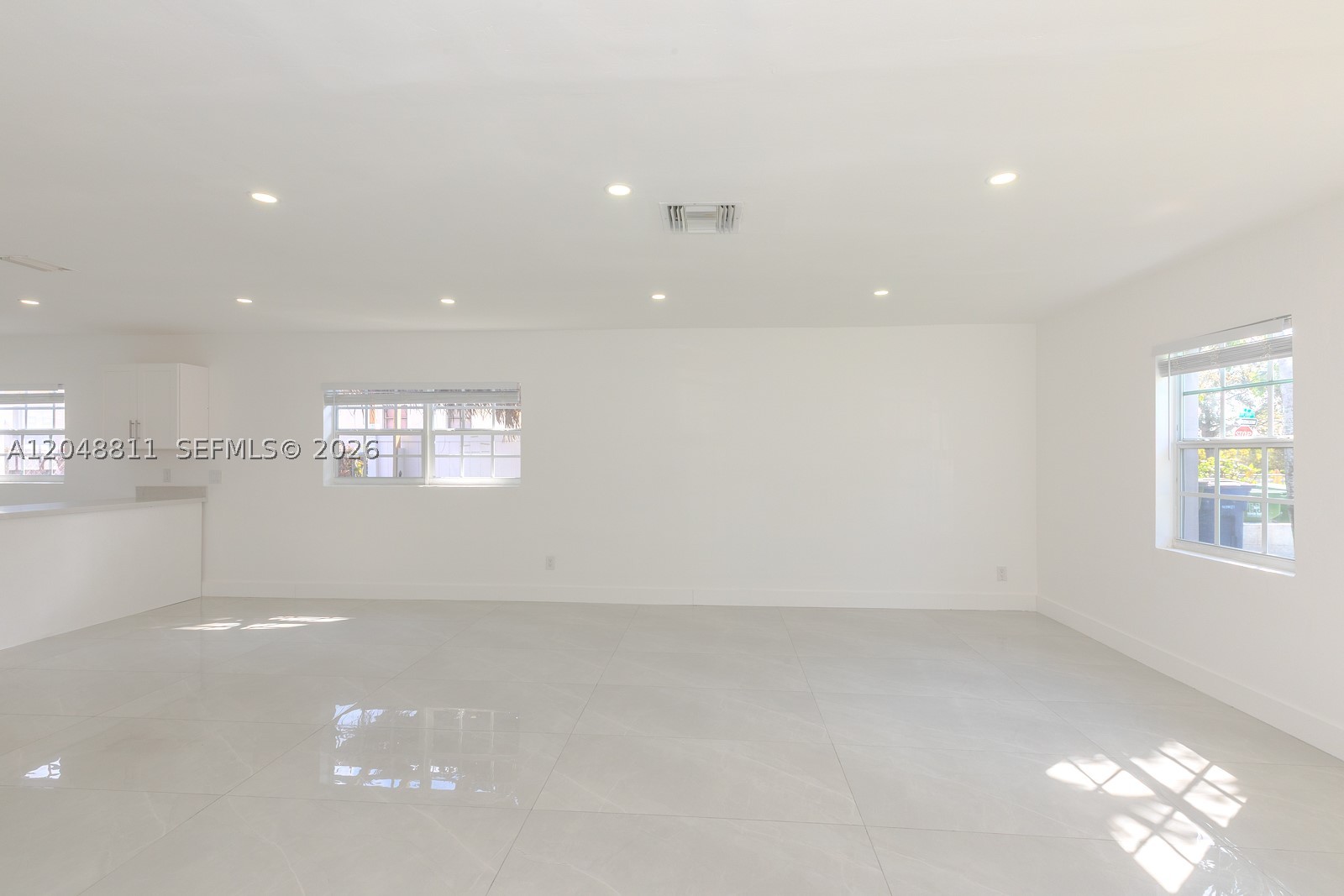 913 NE 2nd St, Hallandale Beach FL 33009