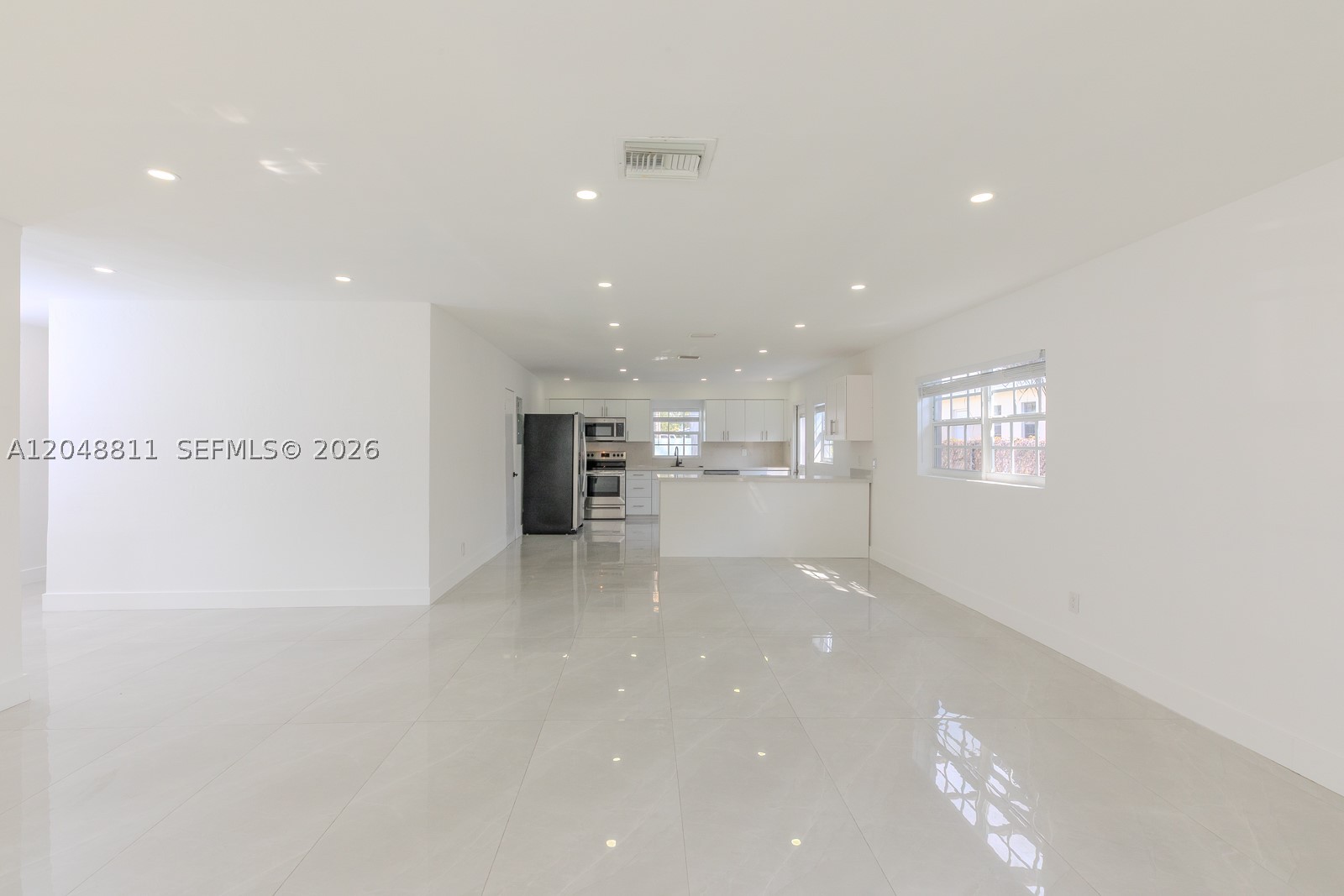 913 NE 2nd St, Hallandale Beach FL 33009