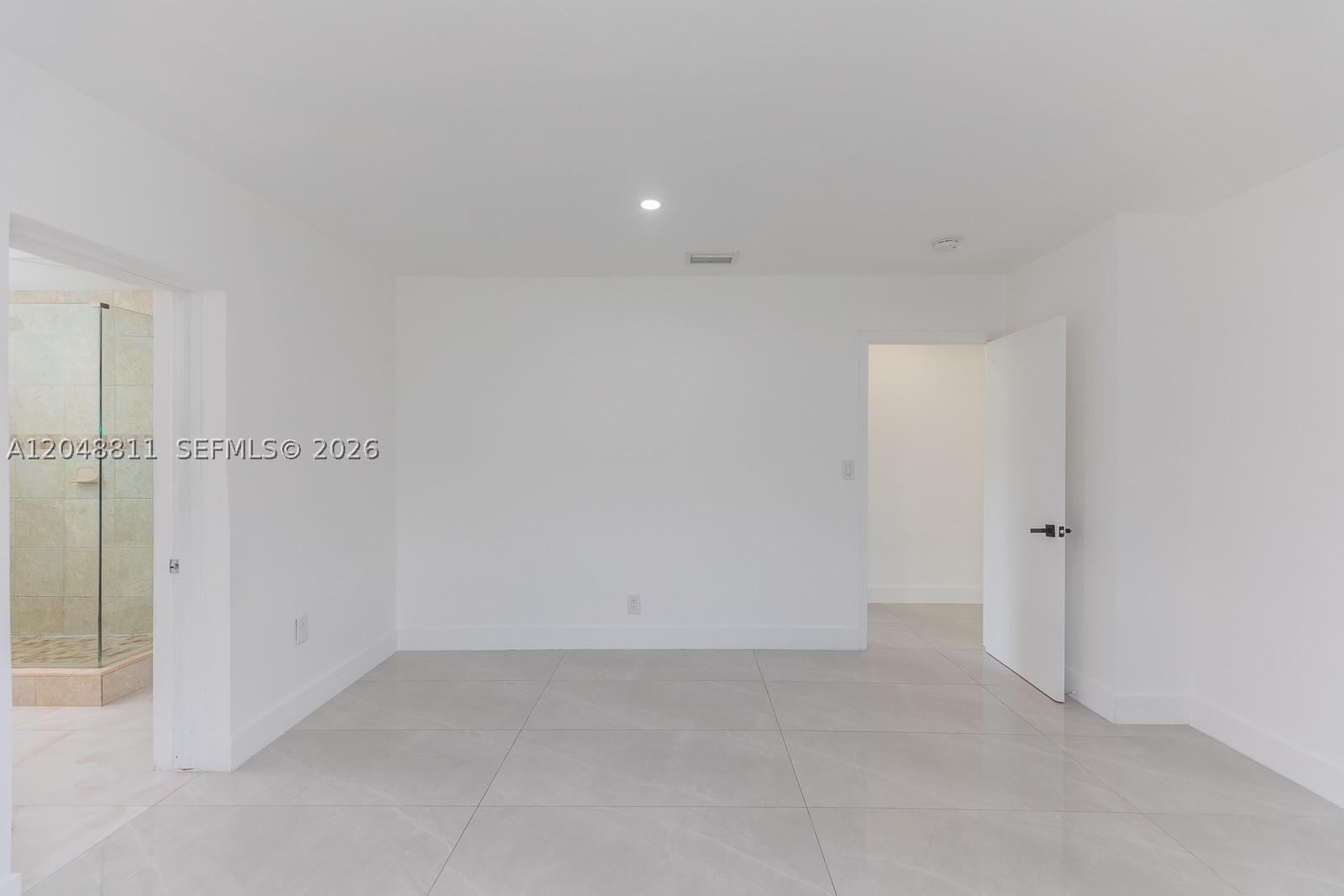 913 NE 2nd St, Hallandale Beach FL 33009