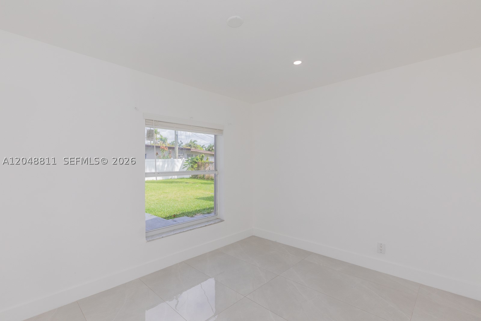 913 NE 2nd St, Hallandale Beach FL 33009