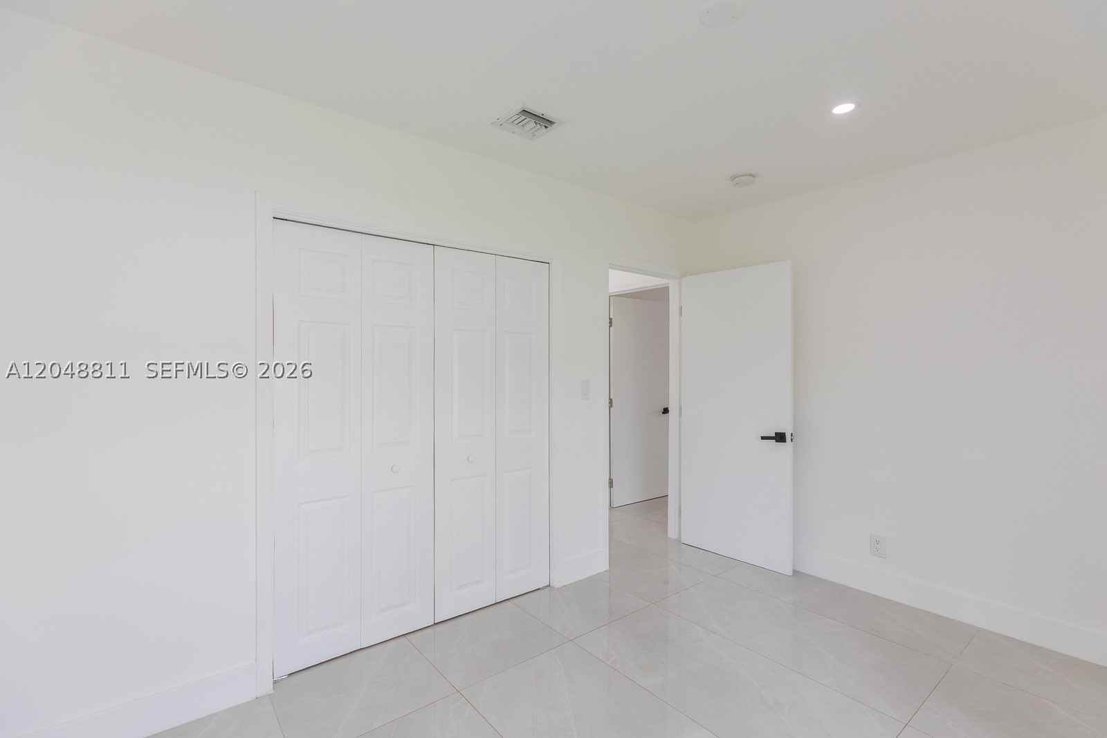 913 NE 2nd St, Hallandale Beach FL 33009