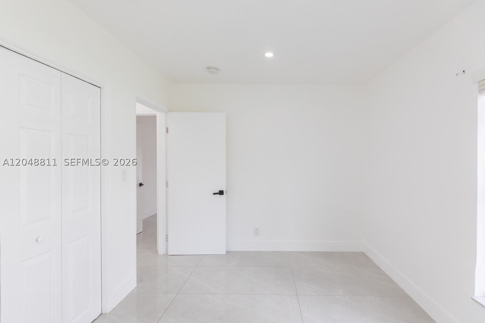 913 NE 2nd St, Hallandale Beach FL 33009