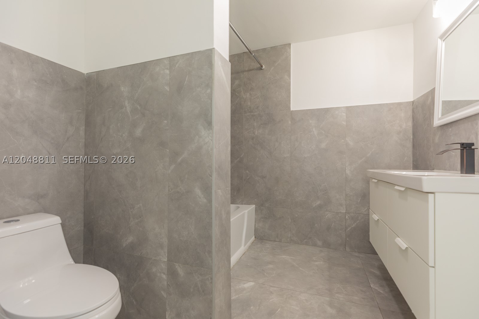 913 NE 2nd St, Hallandale Beach FL 33009