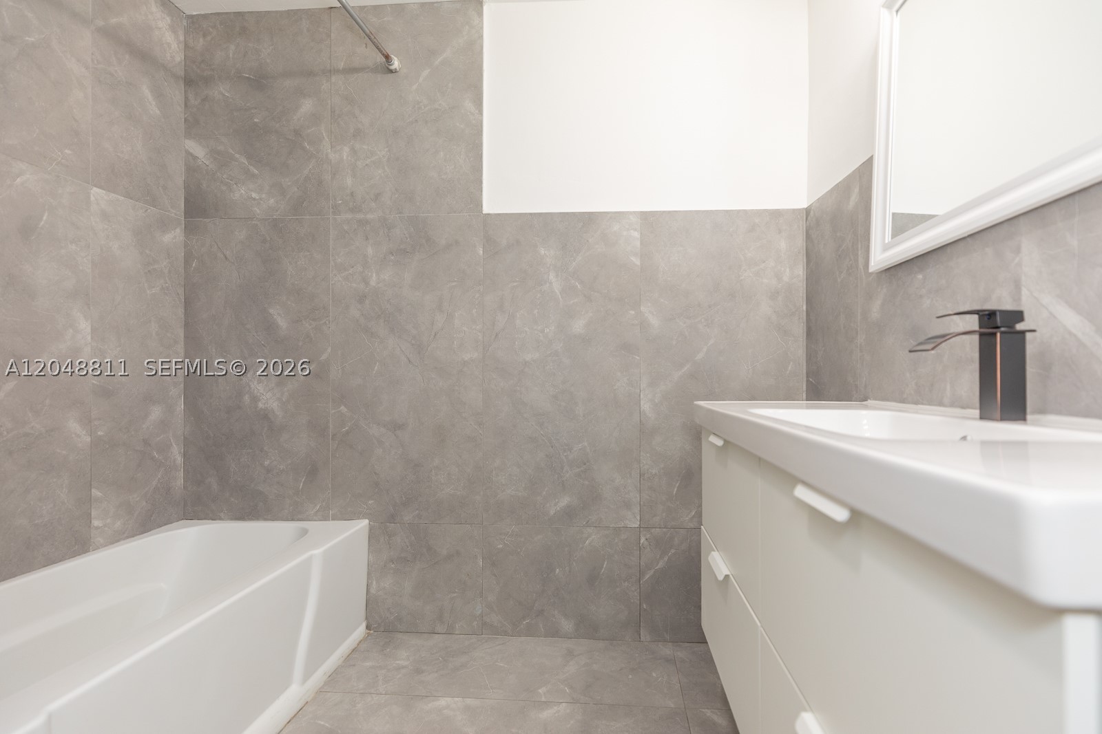 913 NE 2nd St, Hallandale Beach FL 33009