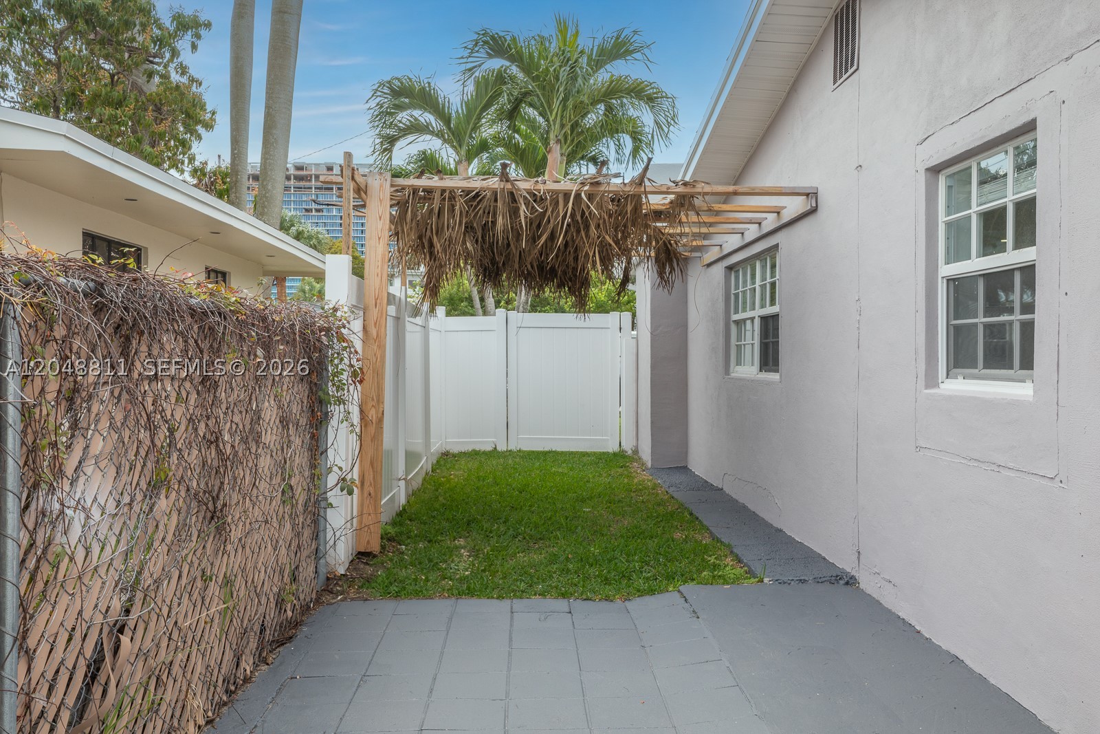 913 NE 2nd St, Hallandale Beach FL 33009