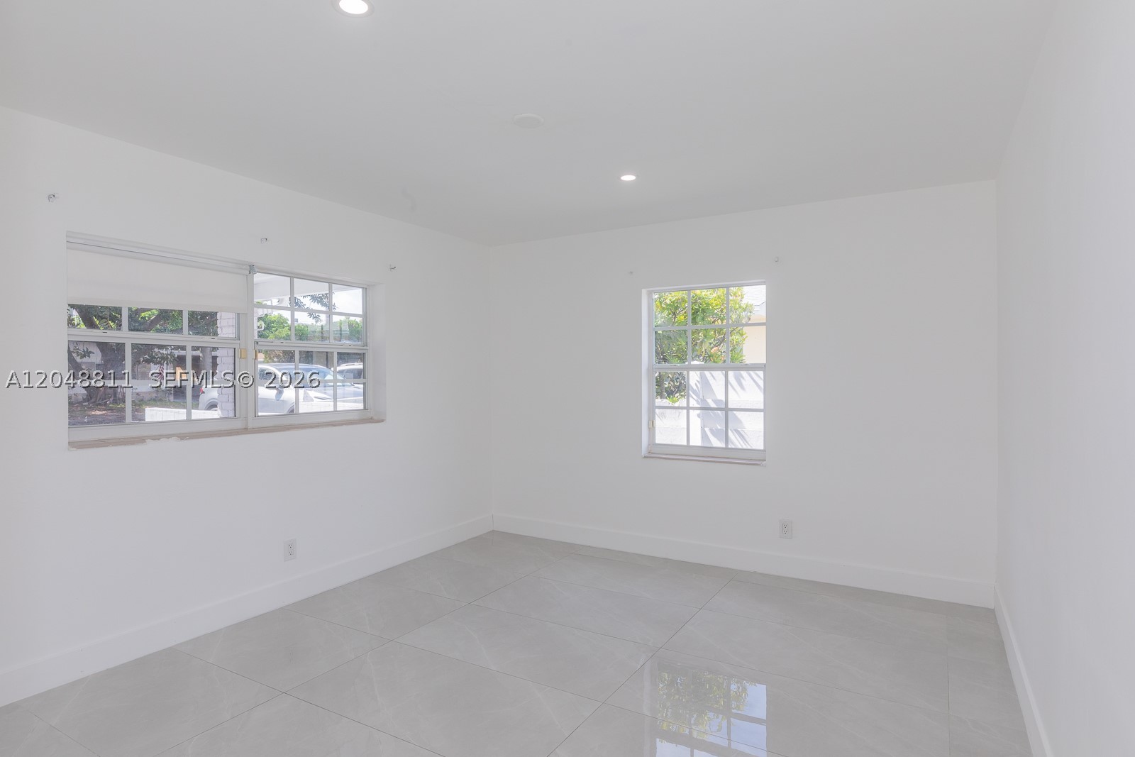 913 NE 2nd St, Hallandale Beach FL 33009