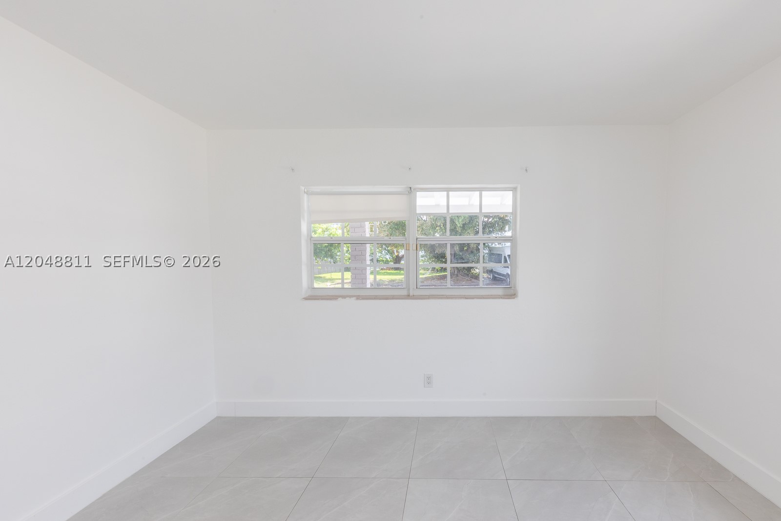 913 NE 2nd St, Hallandale Beach FL 33009