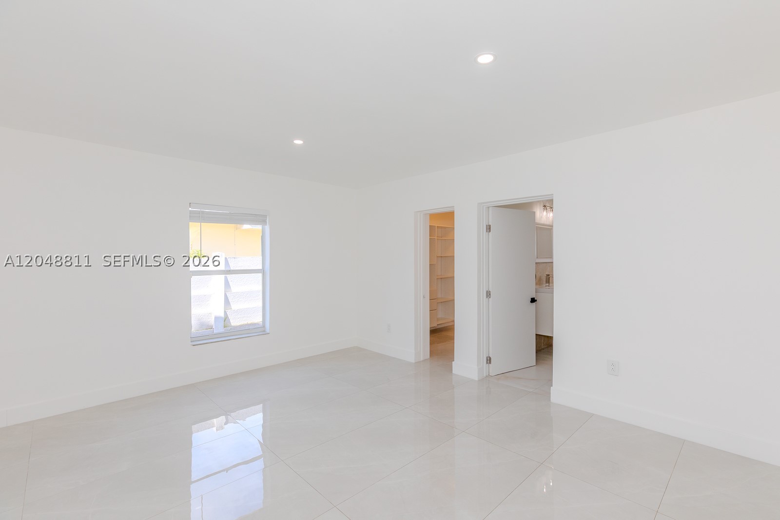 913 NE 2nd St, Hallandale Beach FL 33009