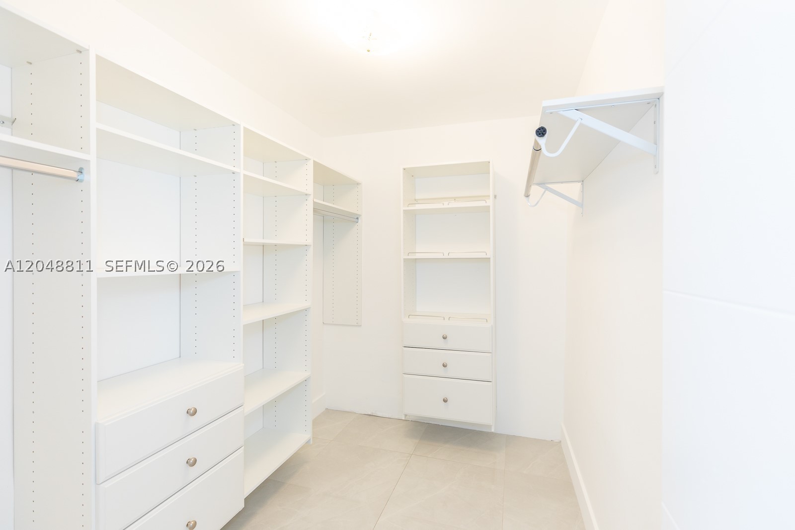 913 NE 2nd St, Hallandale Beach FL 33009