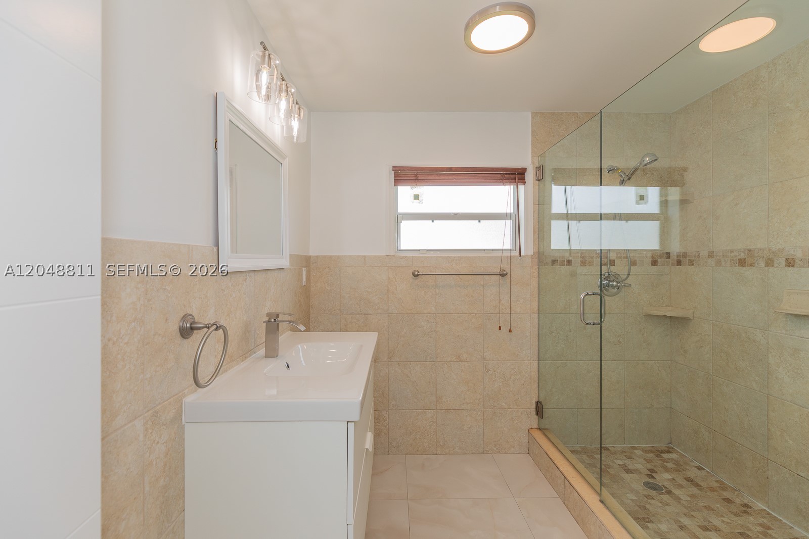 913 NE 2nd St, Hallandale Beach FL 33009