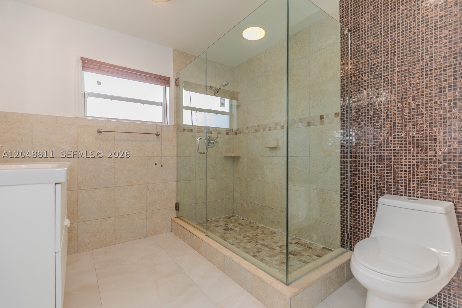 913 NE 2nd St, Hallandale Beach FL 33009