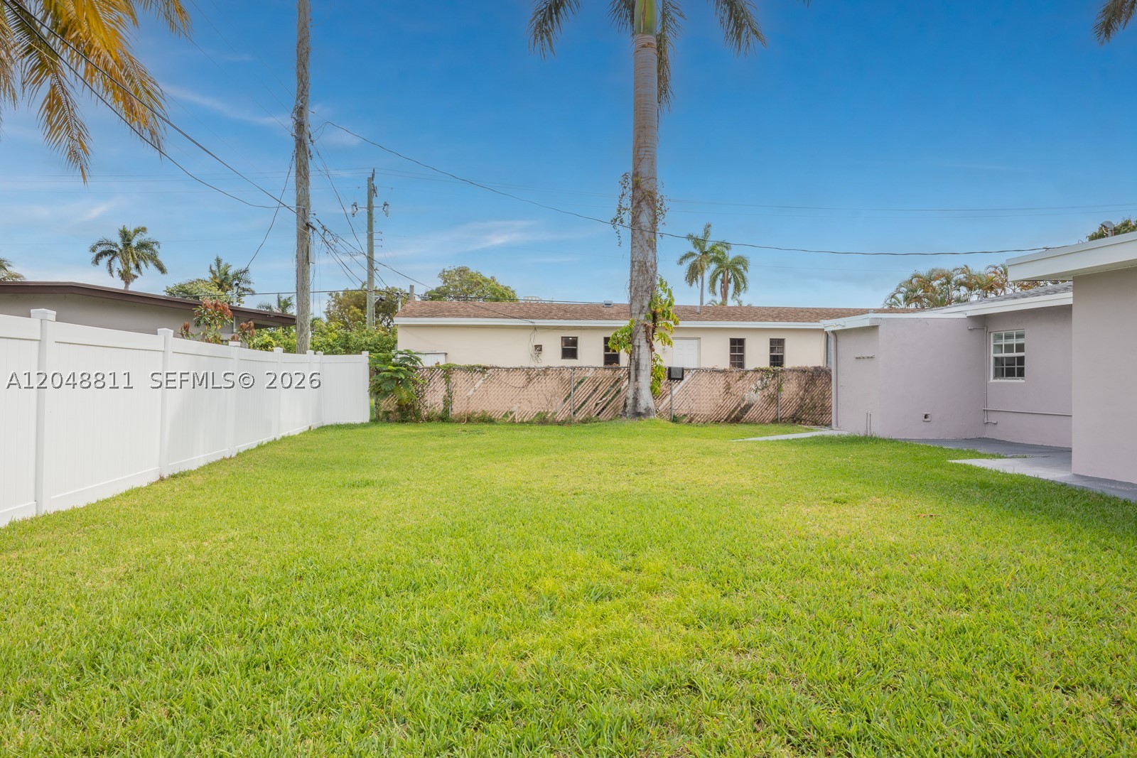 913 NE 2nd St, Hallandale Beach FL 33009