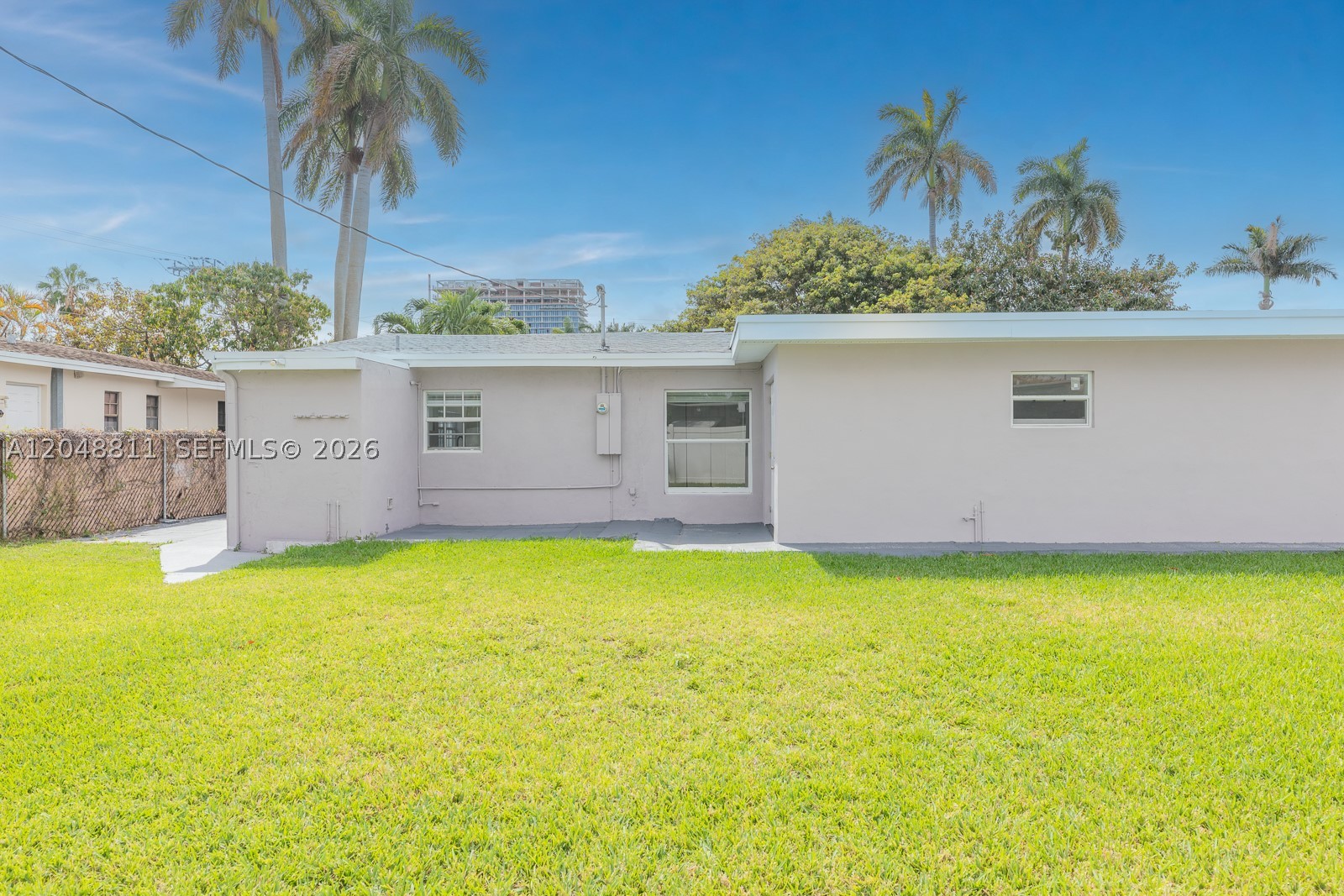 913 NE 2nd St, Hallandale Beach FL 33009