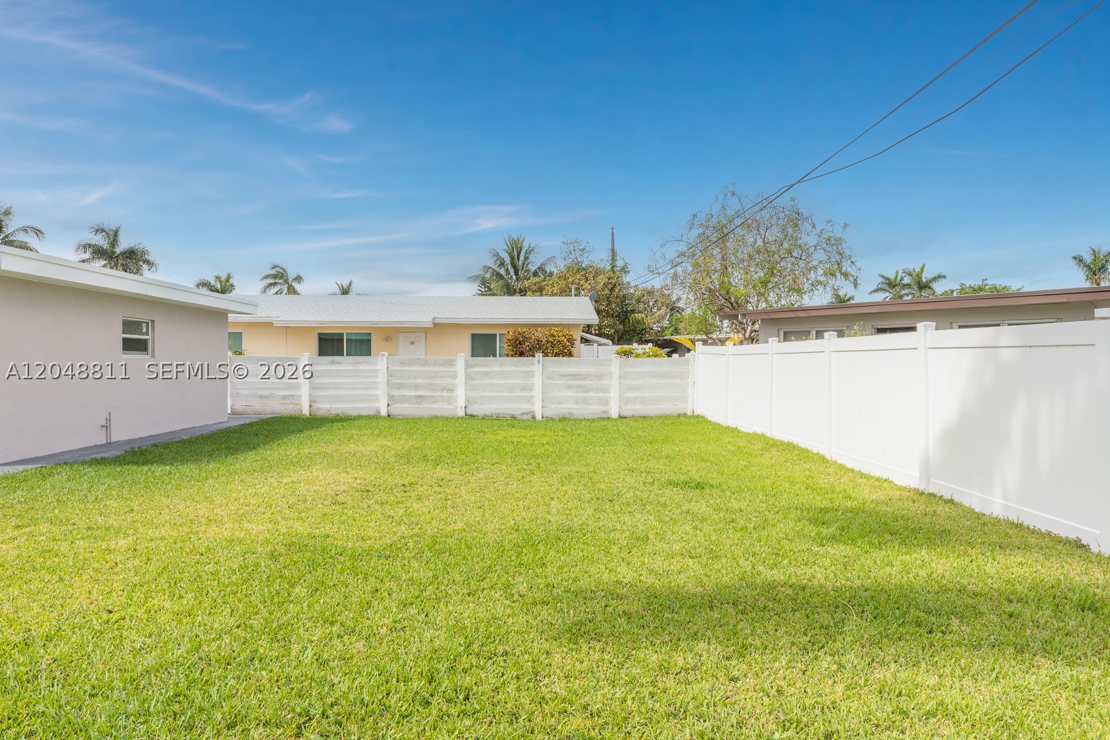 913 NE 2nd St, Hallandale Beach FL 33009
