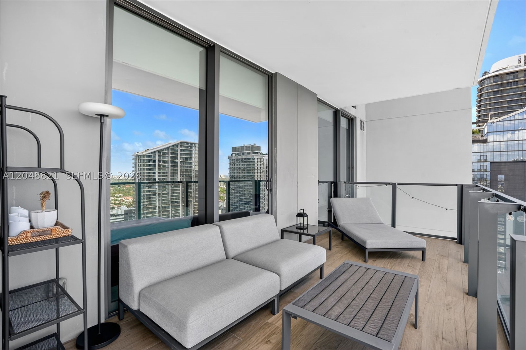 68 SE 6th St #3710, Miami FL 33131