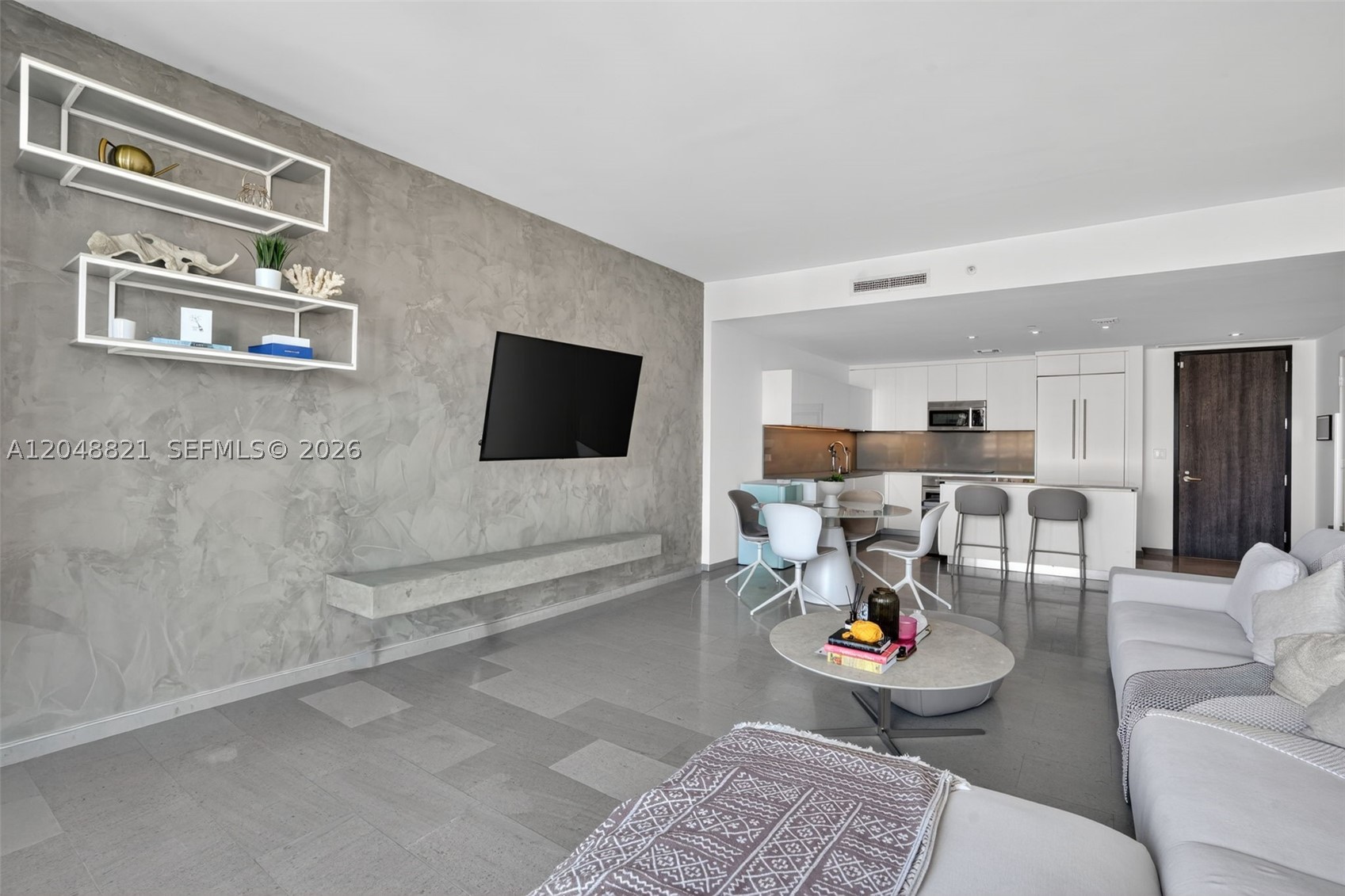 68 SE 6th St #3710, Miami FL 33131