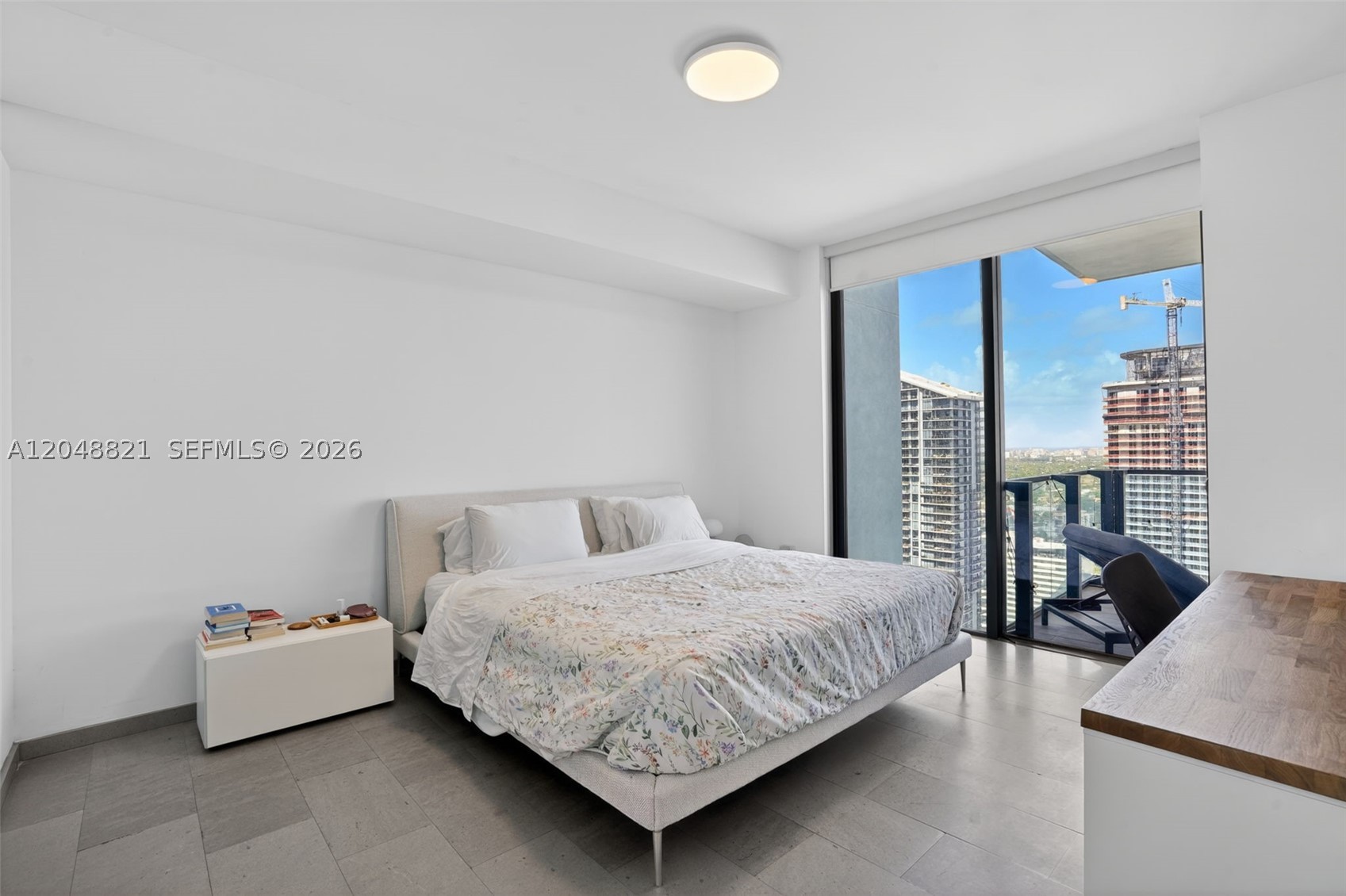 68 SE 6th St #3710, Miami FL 33131