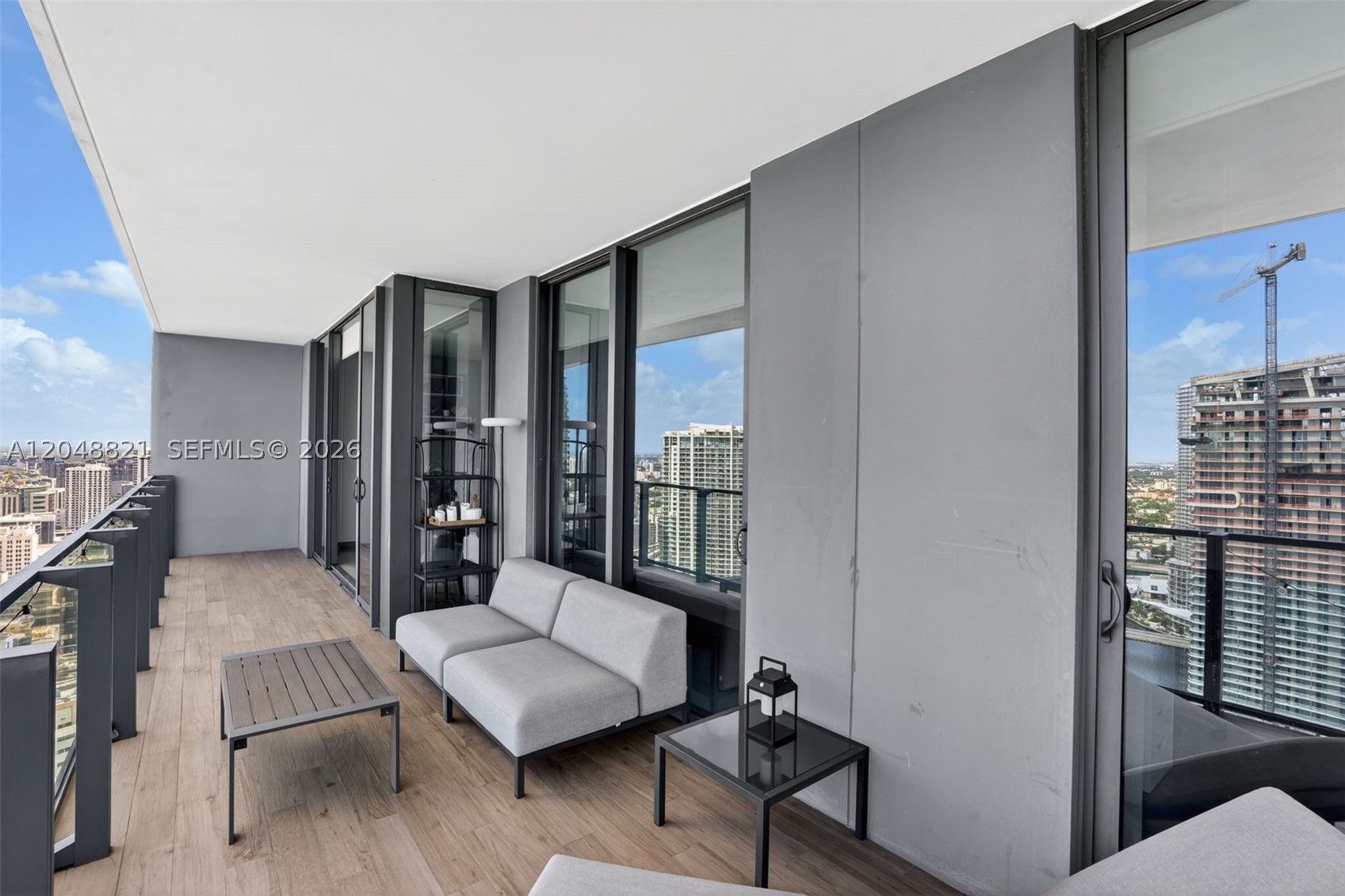 68 SE 6th St #3710, Miami FL 33131