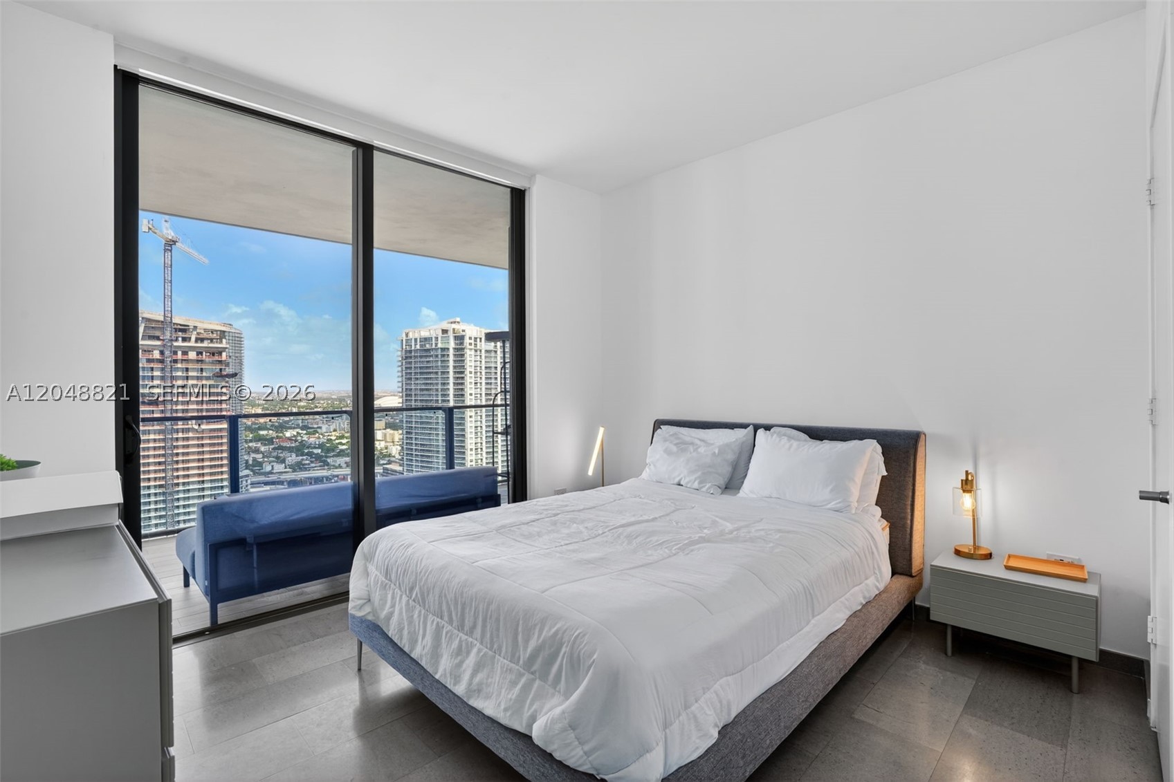 68 SE 6th St #3710, Miami FL 33131
