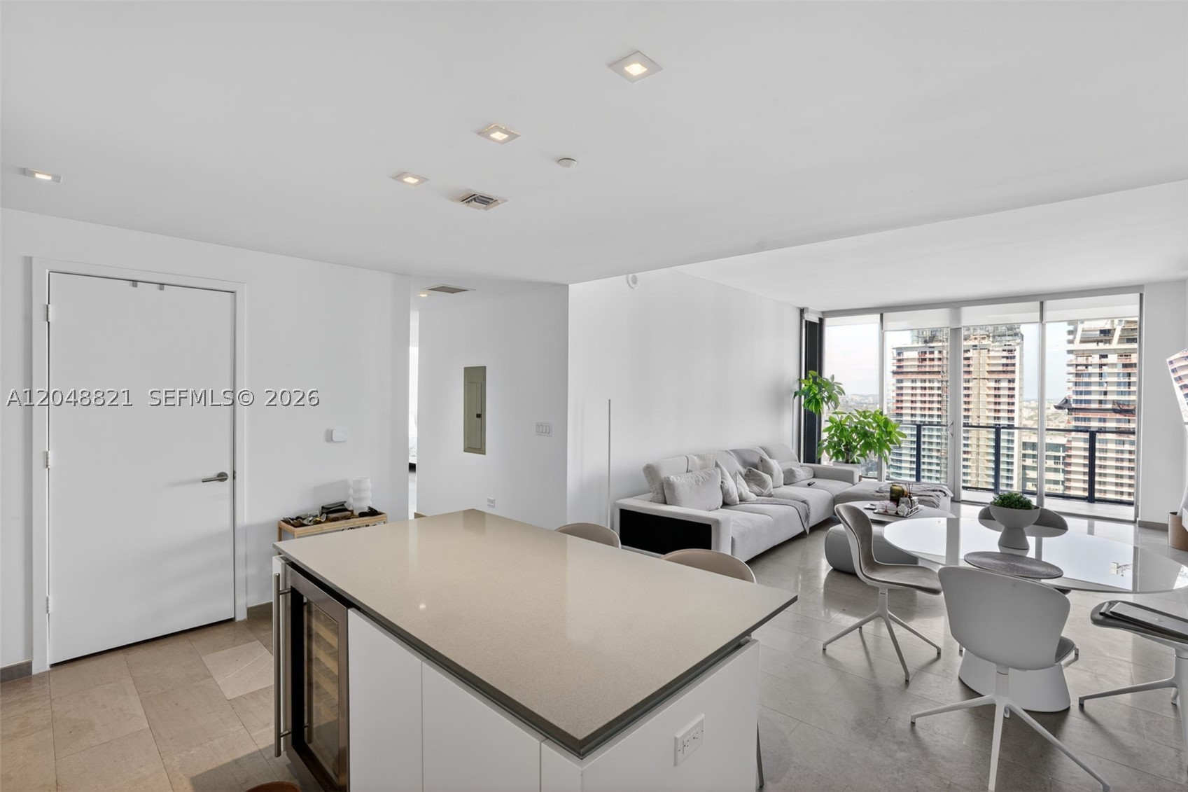 68 SE 6th St #3710, Miami FL 33131
