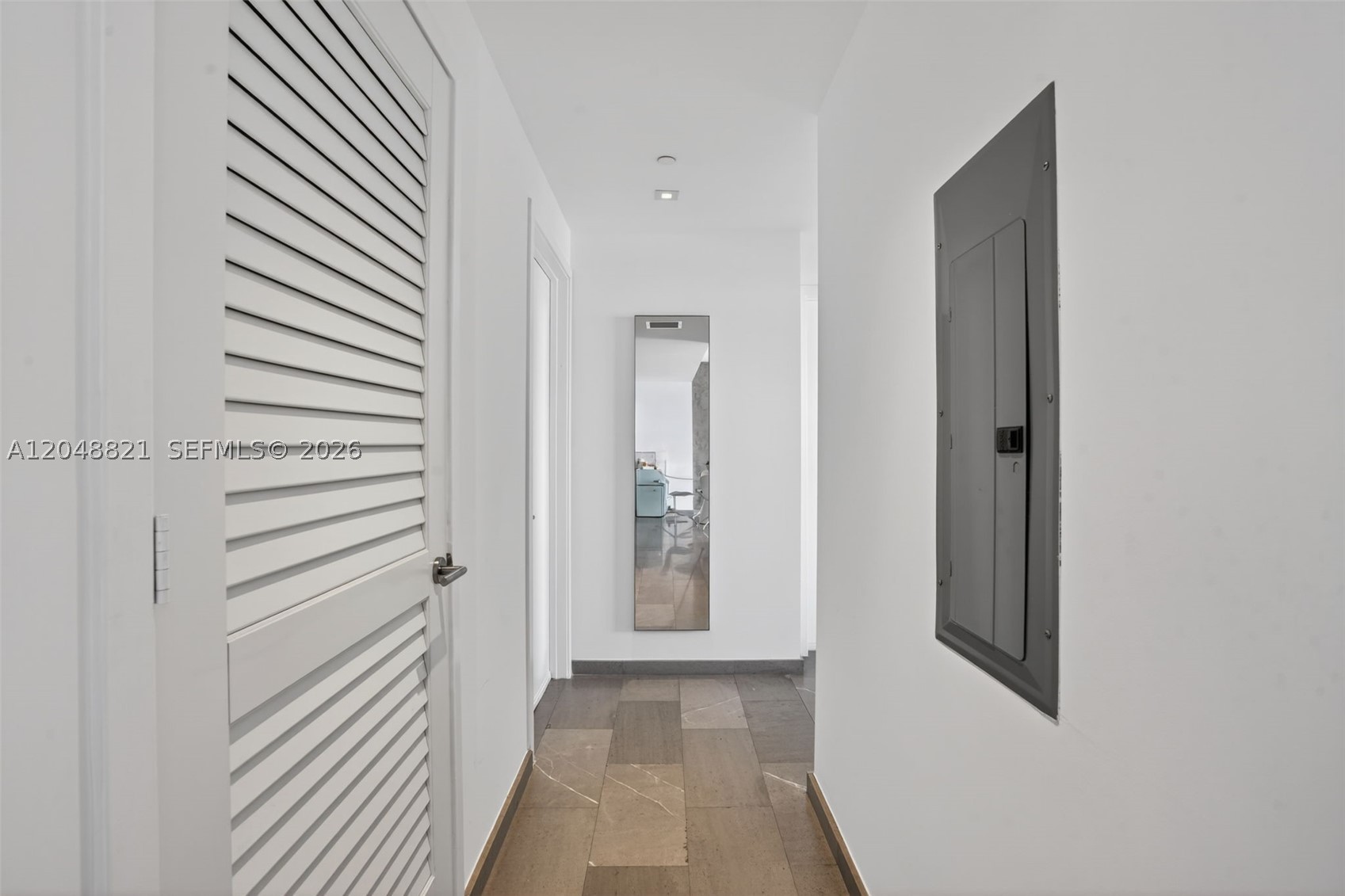 68 SE 6th St #3710, Miami FL 33131