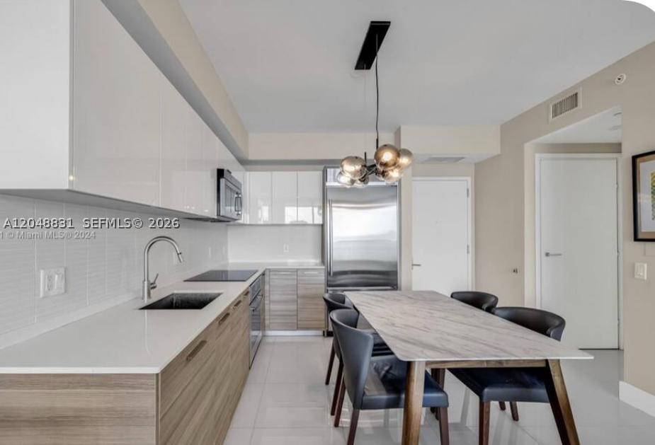 1300 Brickell Bay Dr #2208, Miami FL 33131