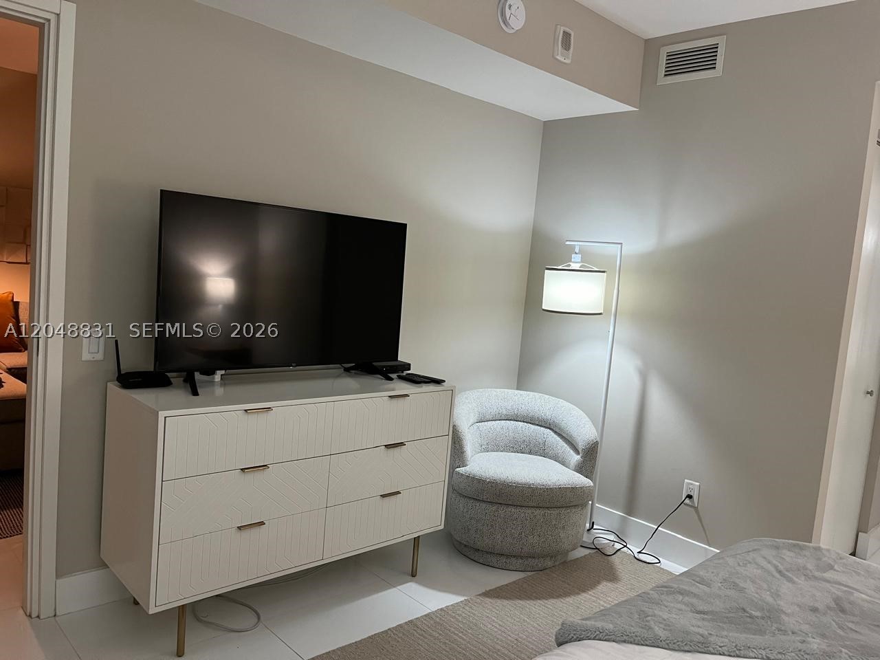 1300 Brickell Bay Dr #2208, Miami FL 33131