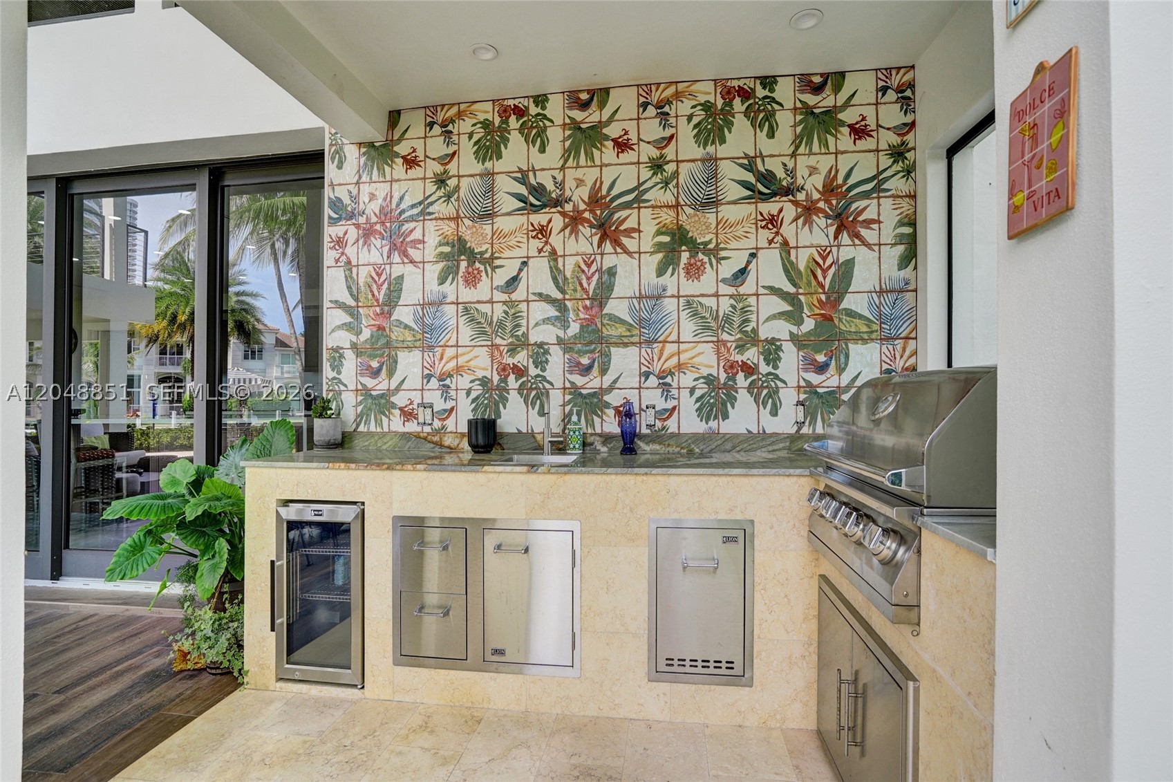 113 Holiday Dr, Hallandale Beach FL 33009