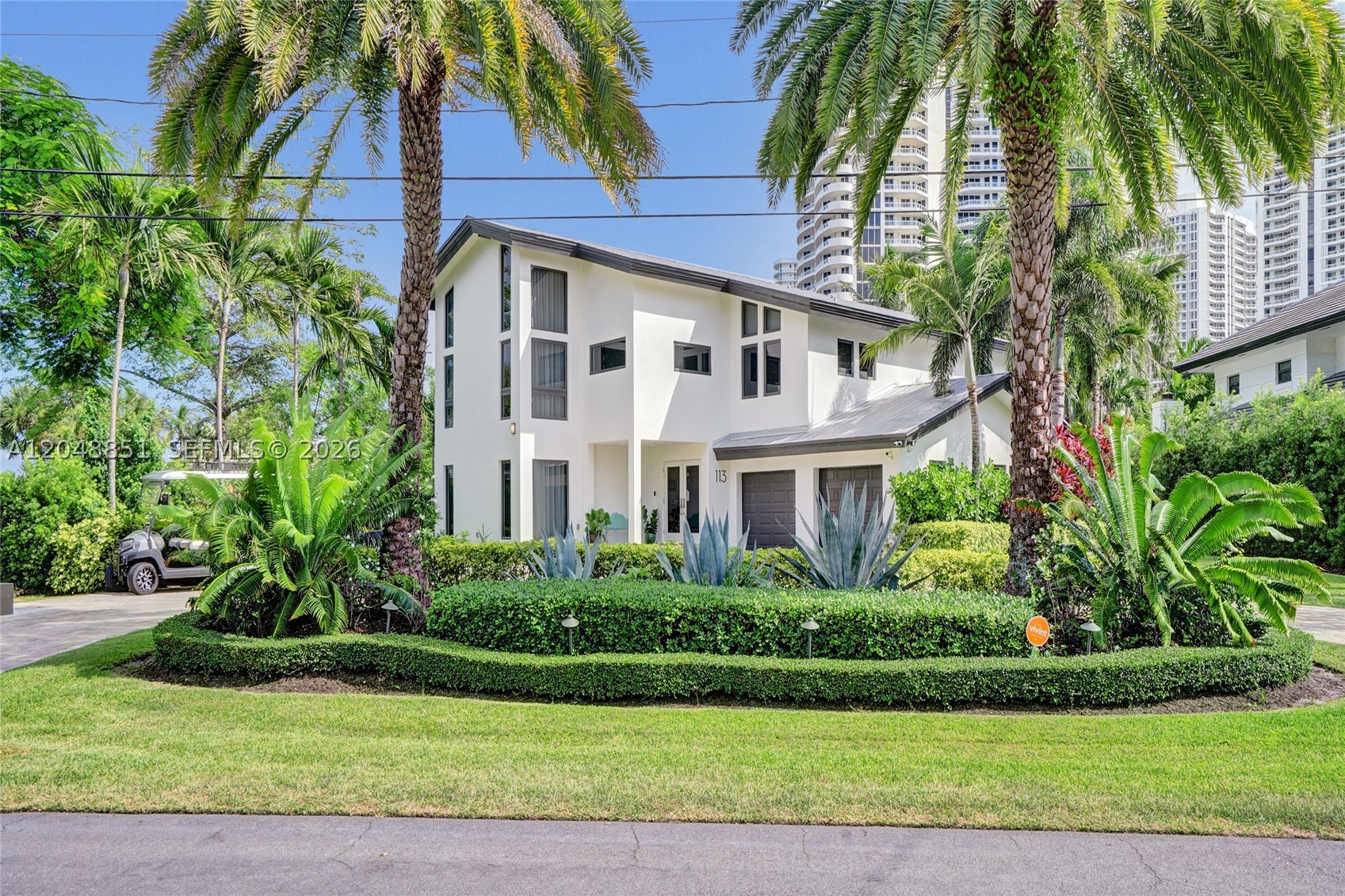 113 Holiday Dr, Hallandale Beach FL 33009