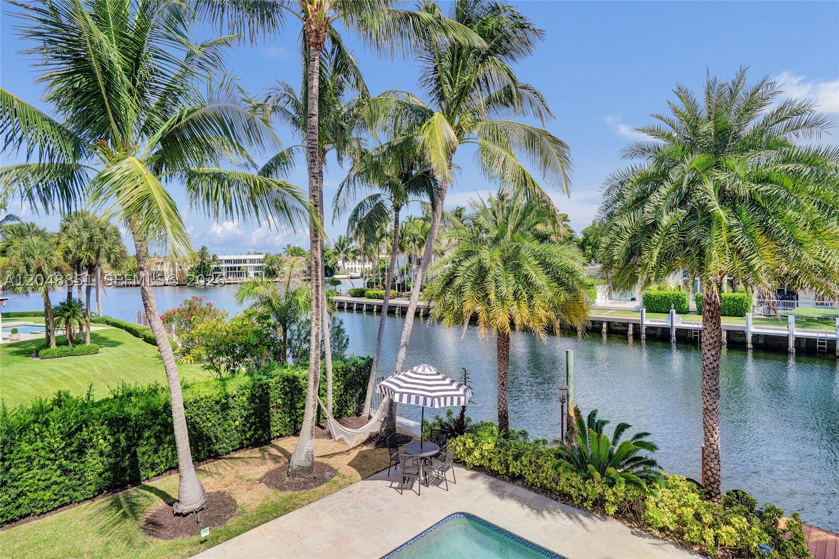 113 Holiday Dr, Hallandale Beach FL 33009