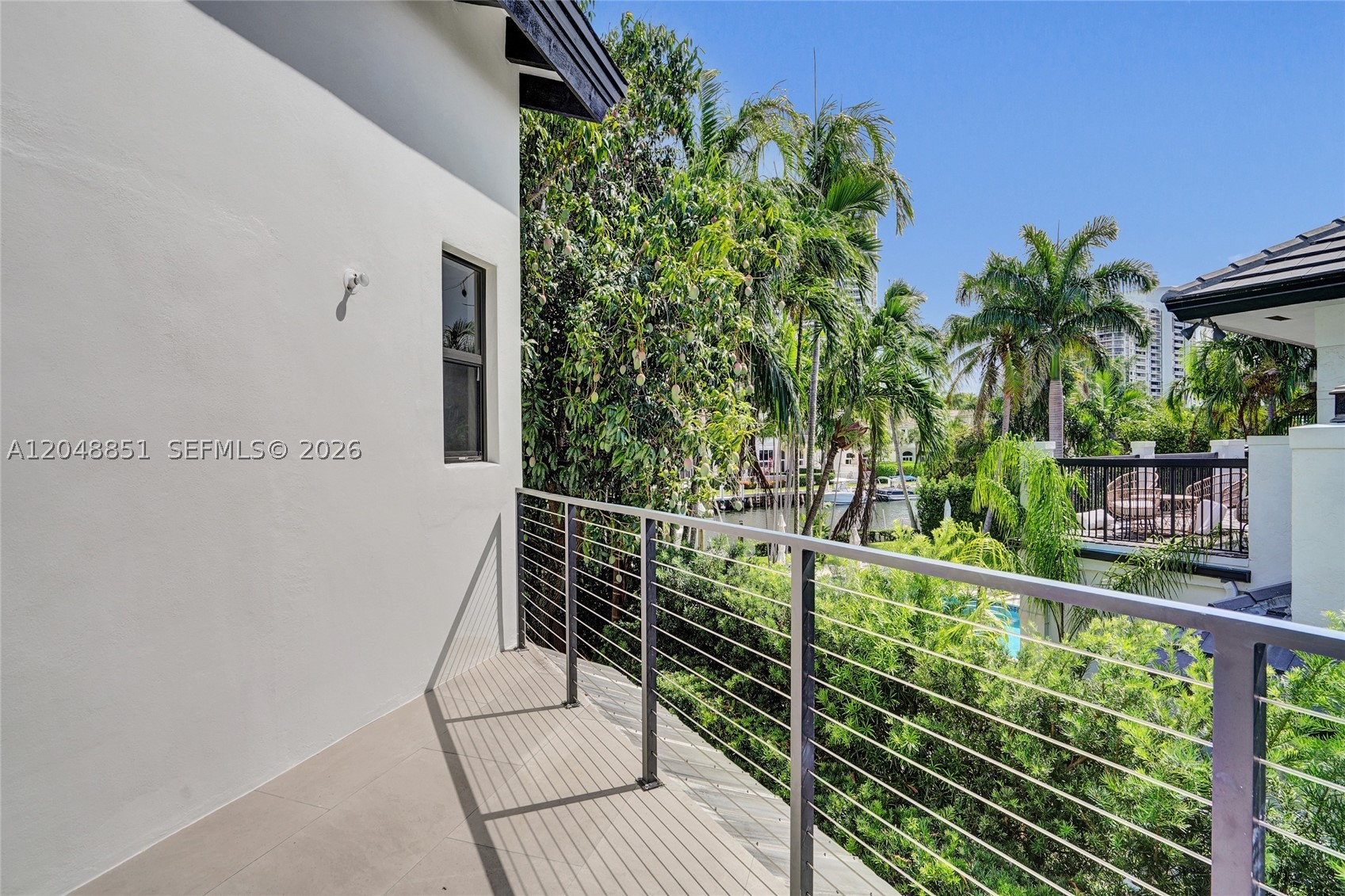 113 Holiday Dr, Hallandale Beach FL 33009