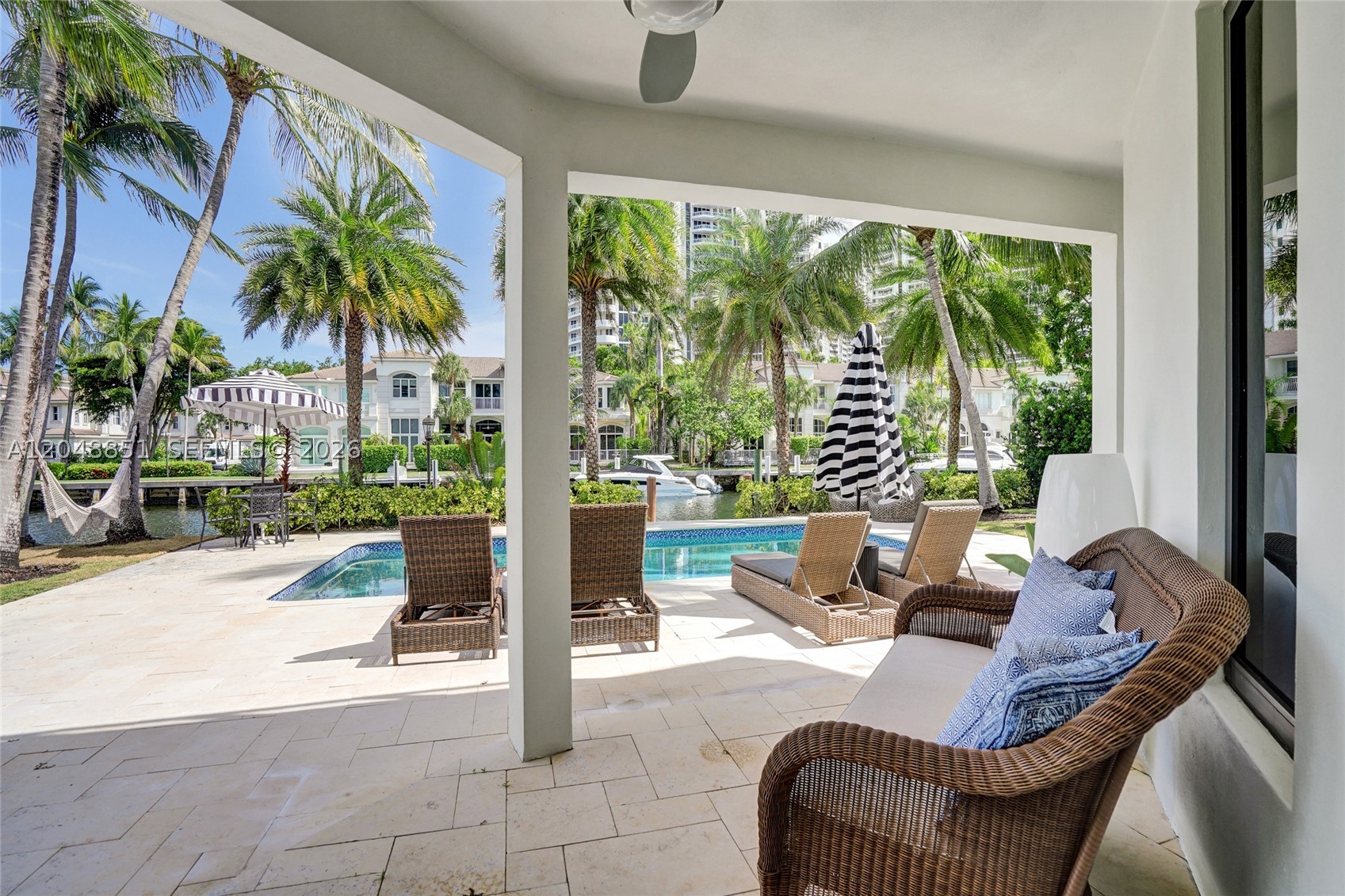 113 Holiday Dr, Hallandale Beach FL 33009