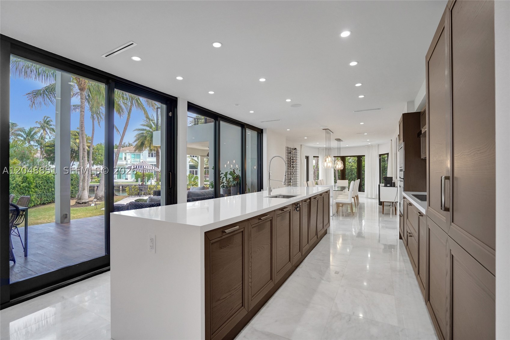 113 Holiday Dr, Hallandale Beach FL 33009