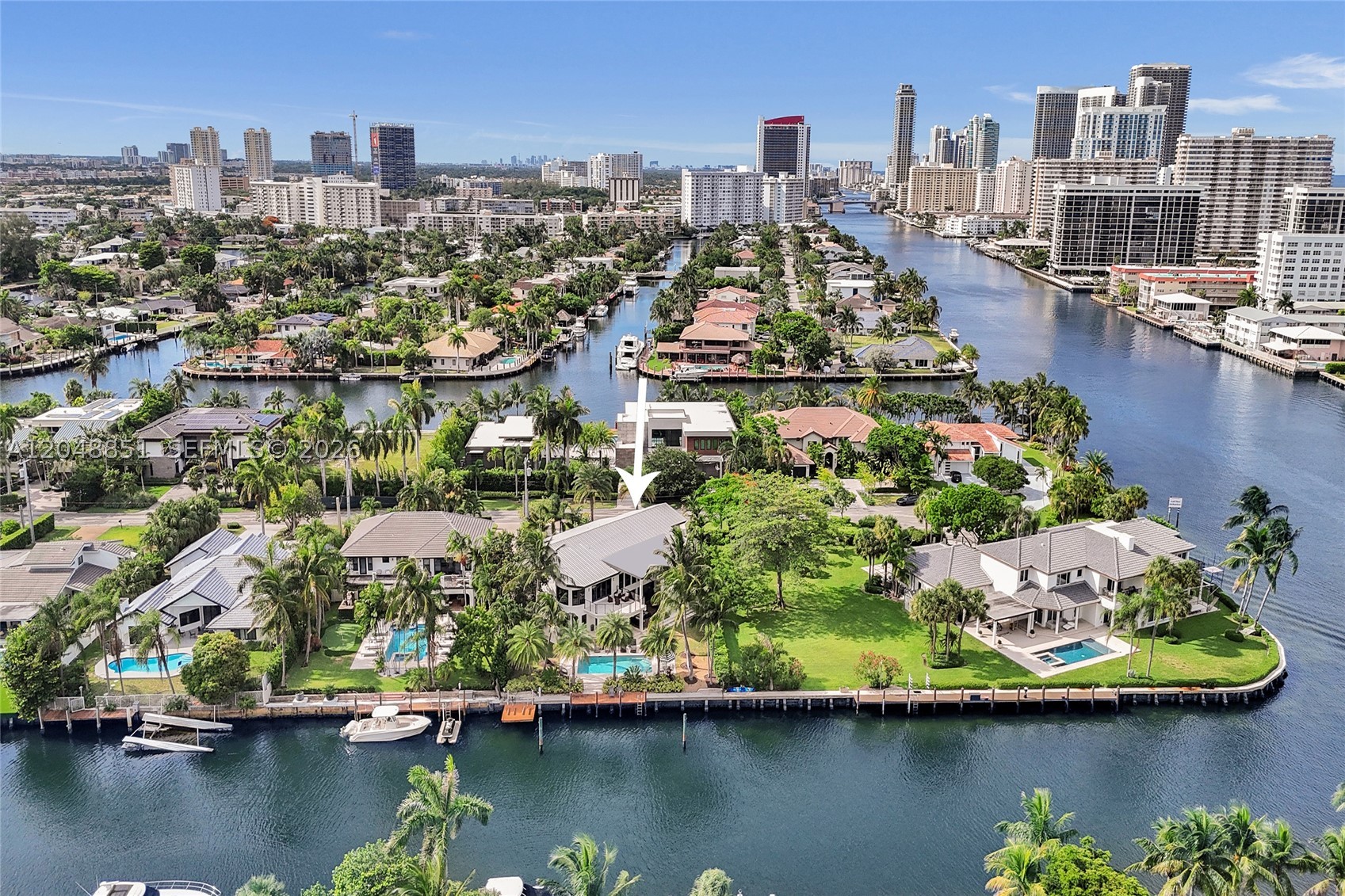 113 Holiday Dr, Hallandale Beach FL 33009