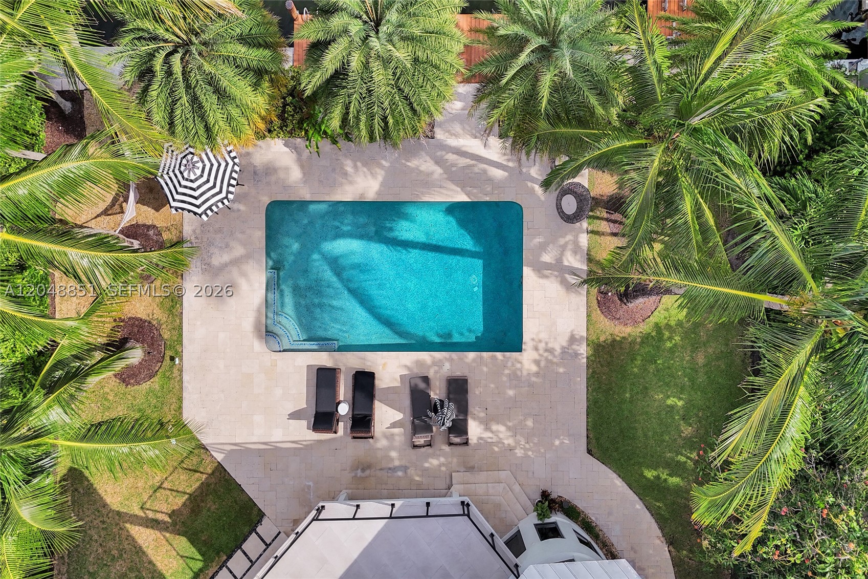 113 Holiday Dr, Hallandale Beach FL 33009
