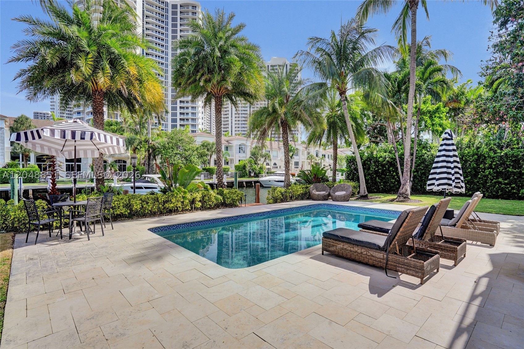 113 Holiday Dr, Hallandale Beach FL 33009