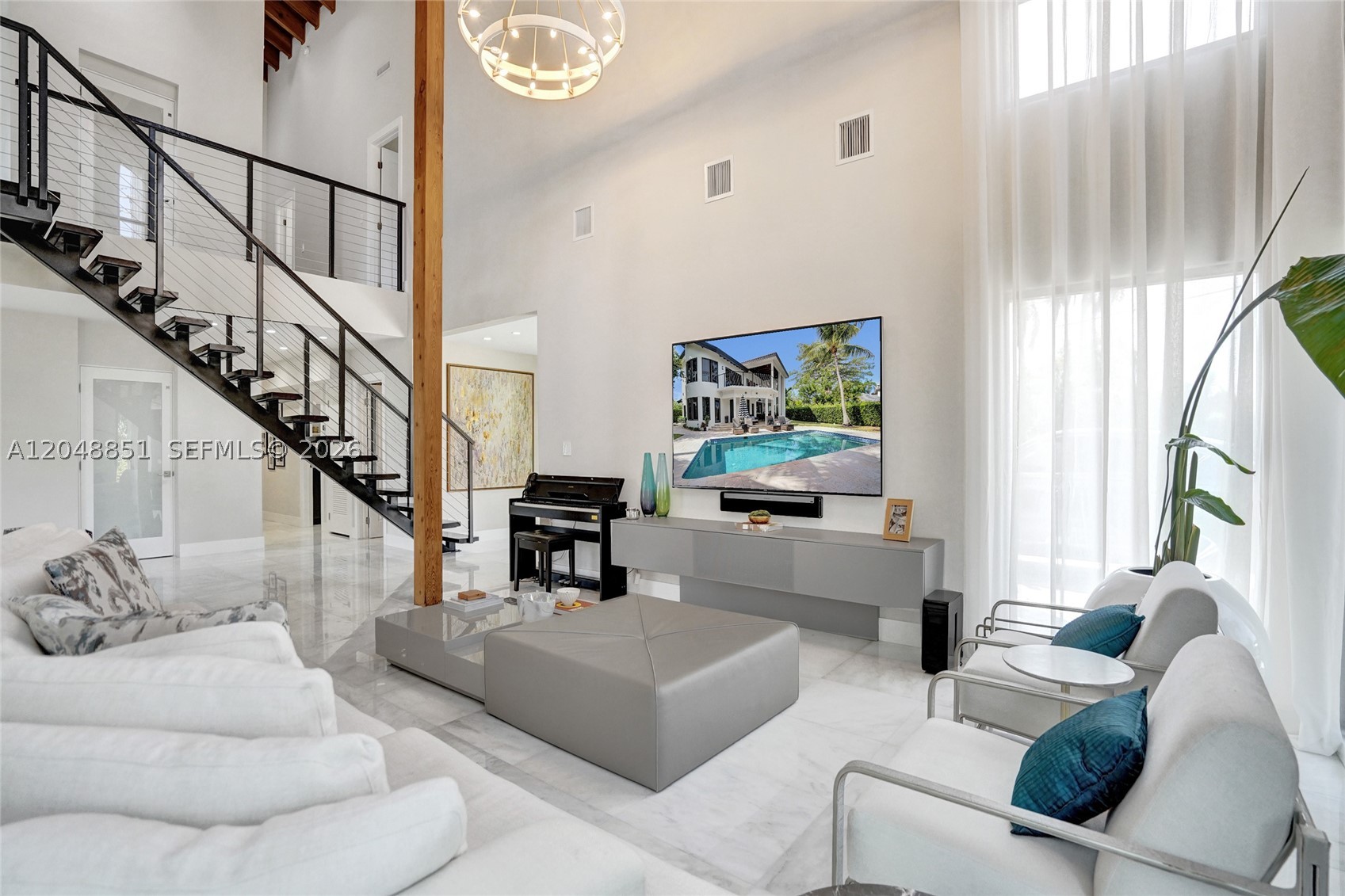 113 Holiday Dr, Hallandale Beach FL 33009