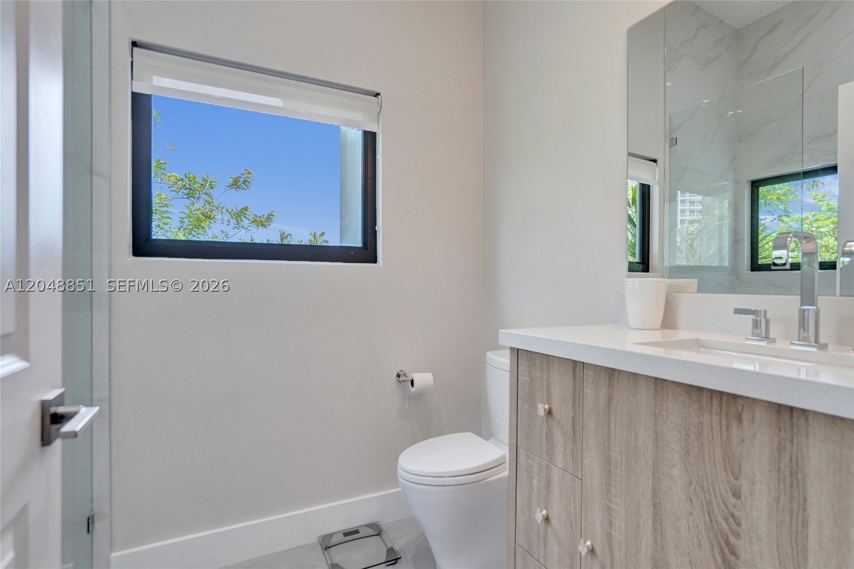113 Holiday Dr, Hallandale Beach FL 33009