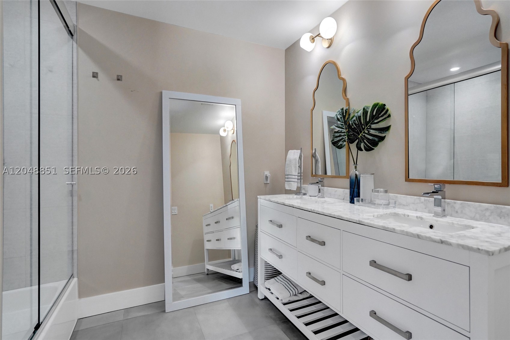 113 Holiday Dr, Hallandale Beach FL 33009
